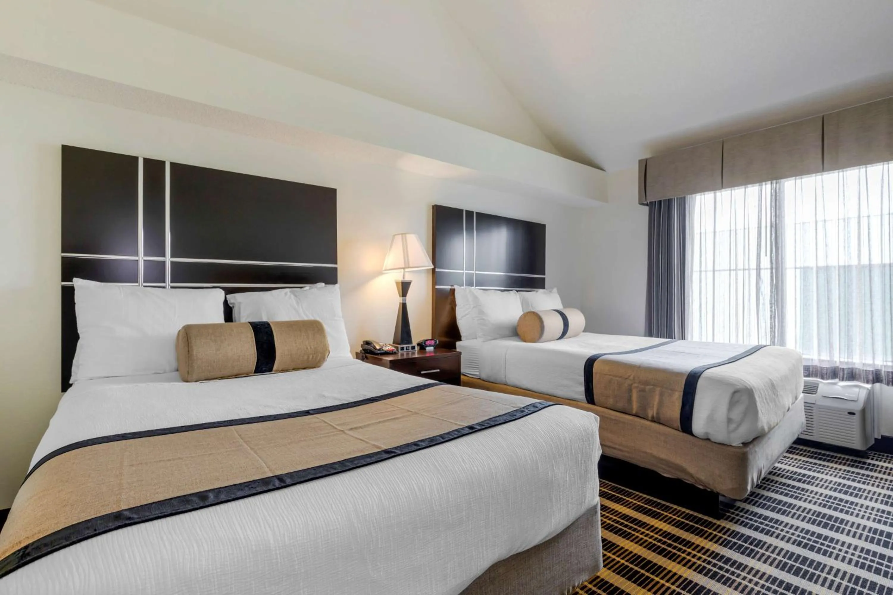 Bedroom, Bed in Best Western Plus Rockwall Inn & Suites