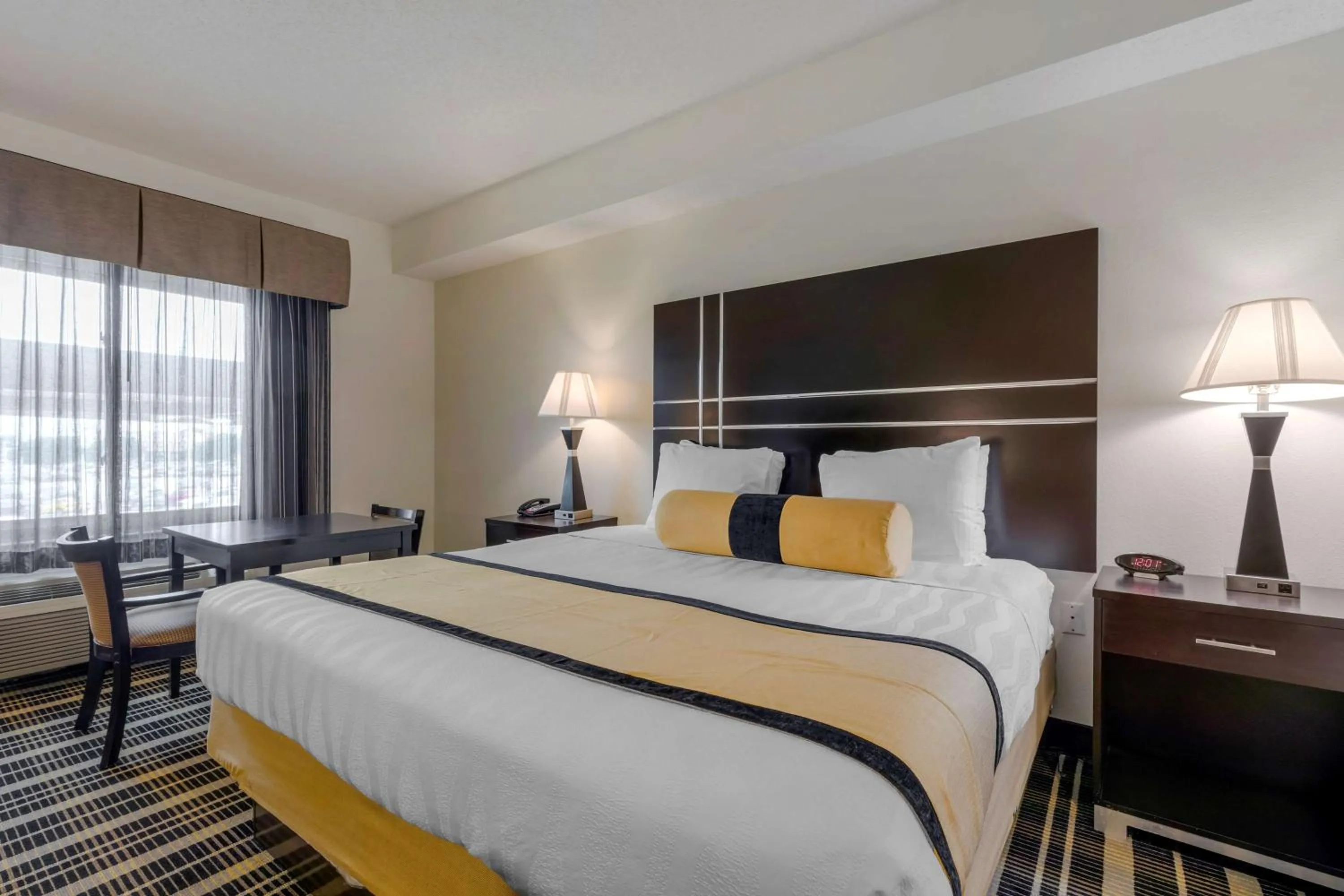 Bedroom, Bed in Best Western Plus Rockwall Inn & Suites