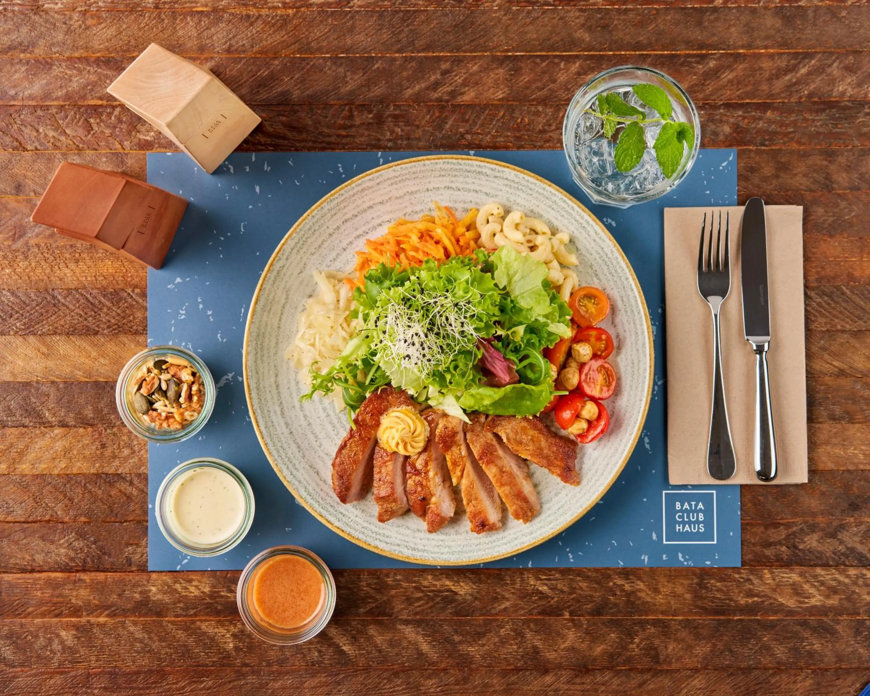 Food and drinks in Bata Club Haus