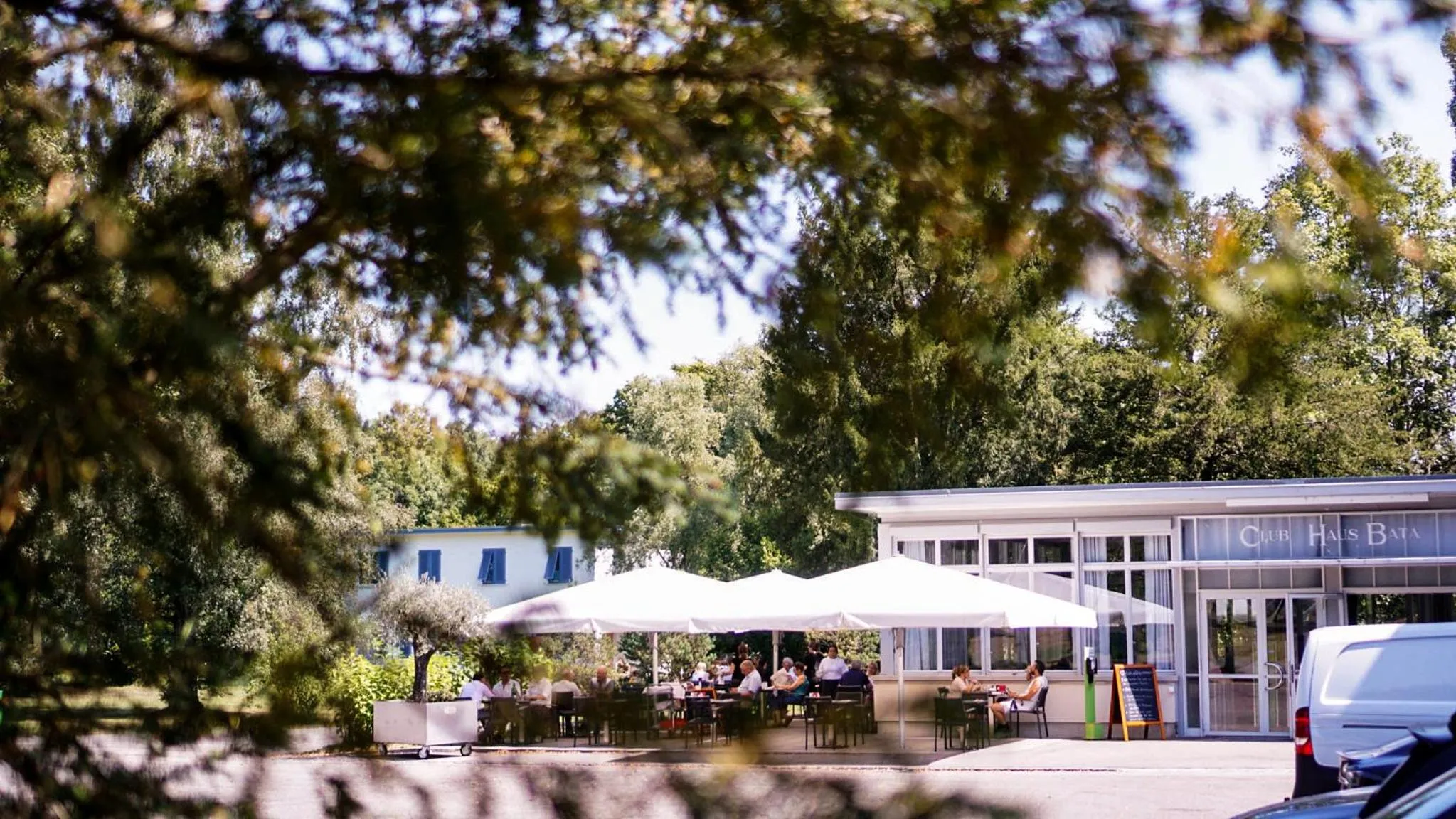 Property building in Bata Club Haus