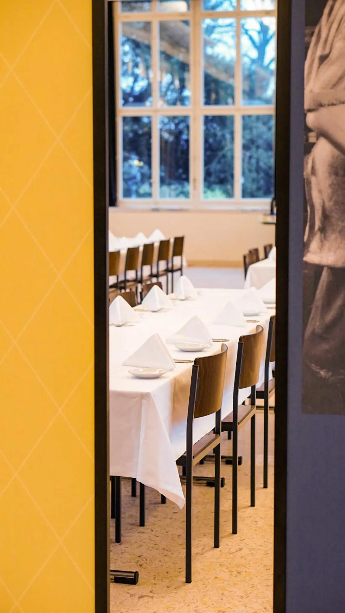 Restaurant/places to eat in Bata Club Haus