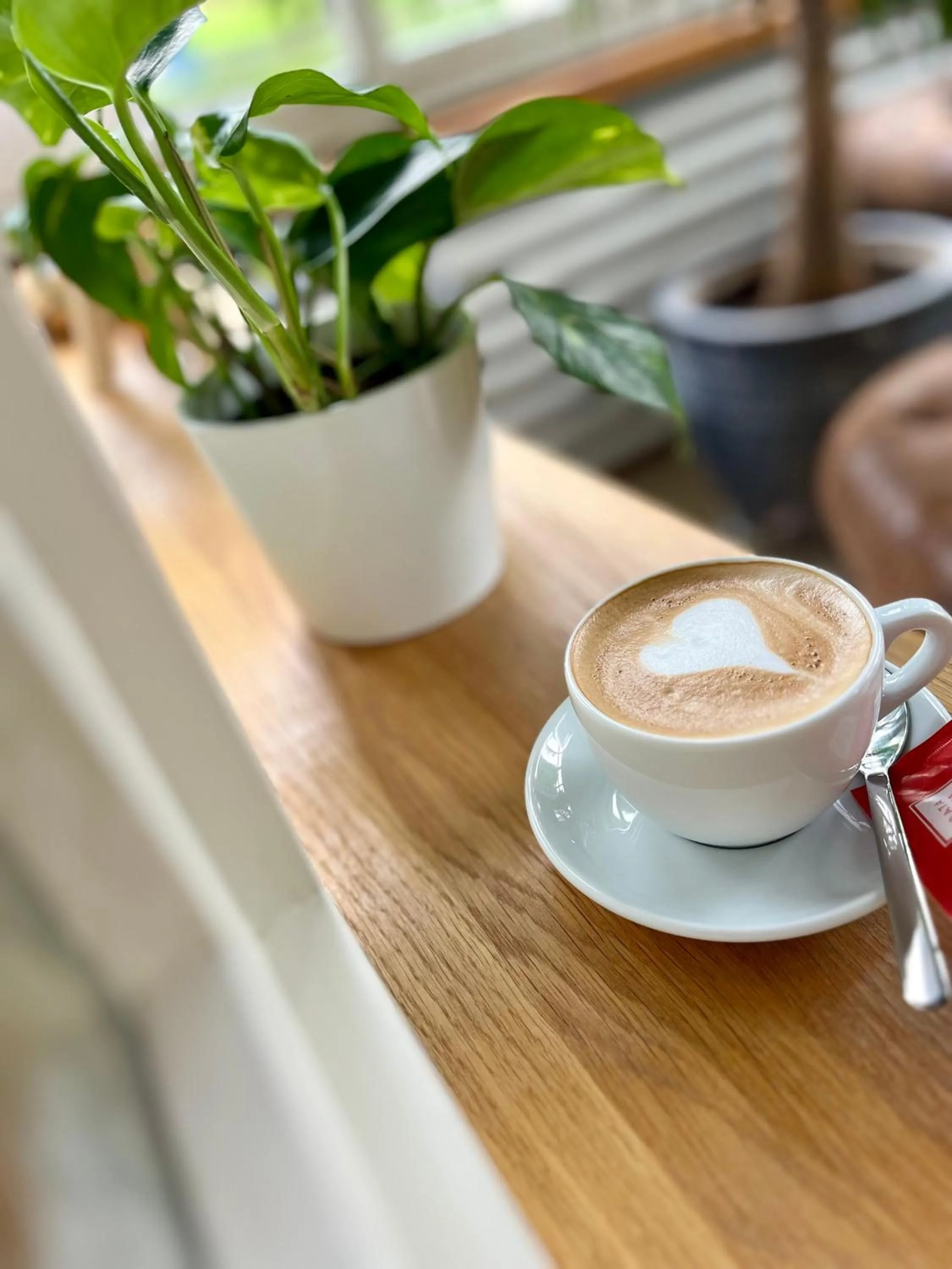 Restaurant/places to eat in Bata Club Haus