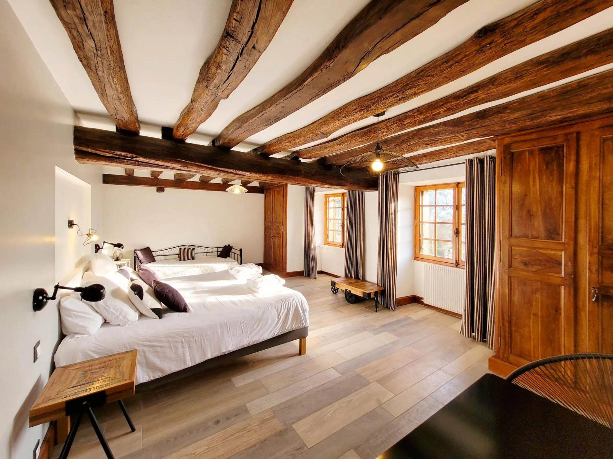Bedroom, Bed in Jardin des Sens, la Rente d'Eguilly