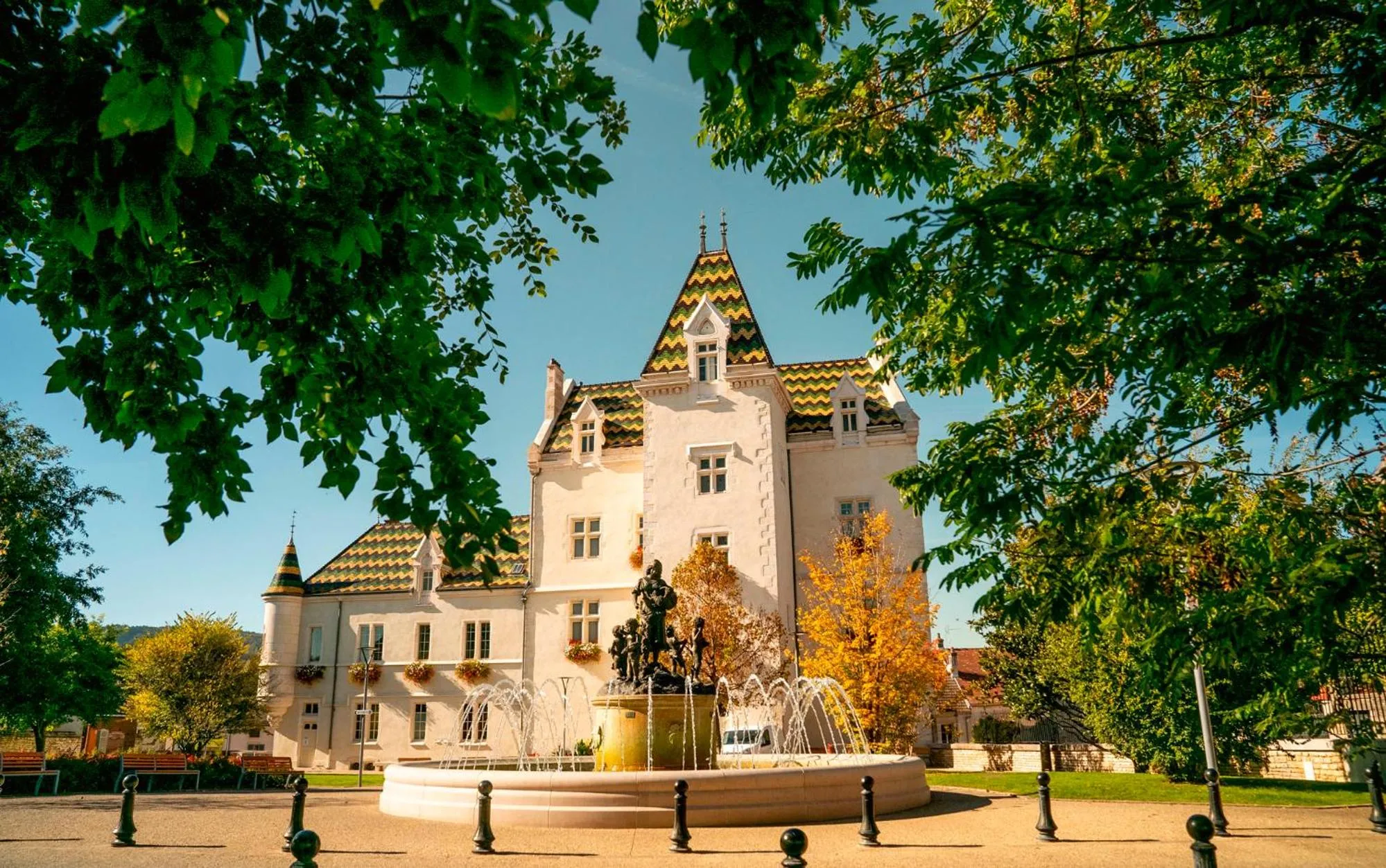 Nearby landmark in Jardin des Sens, la Rente d'Eguilly