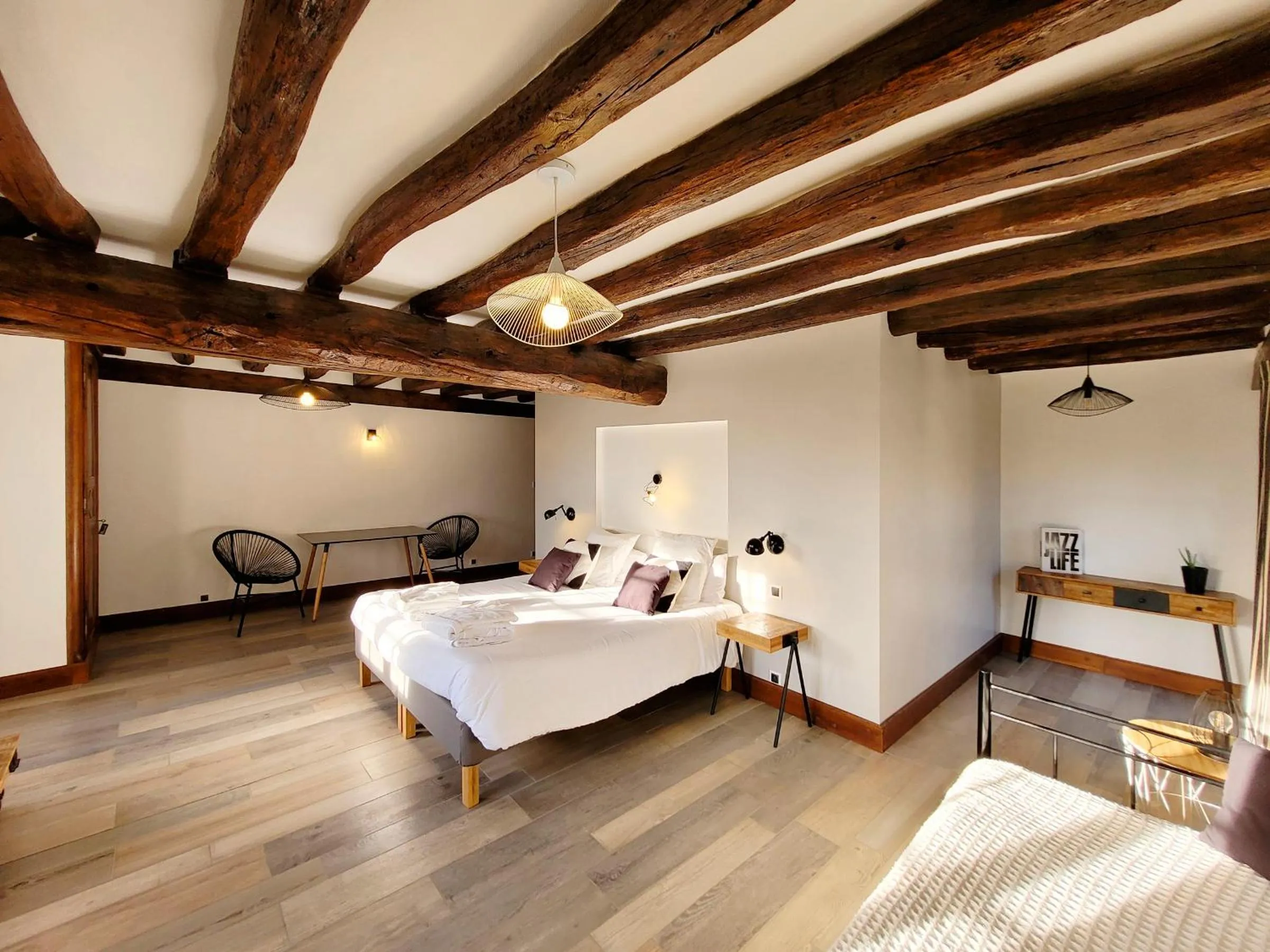 Bedroom, Bed in Jardin des Sens, la Rente d'Eguilly