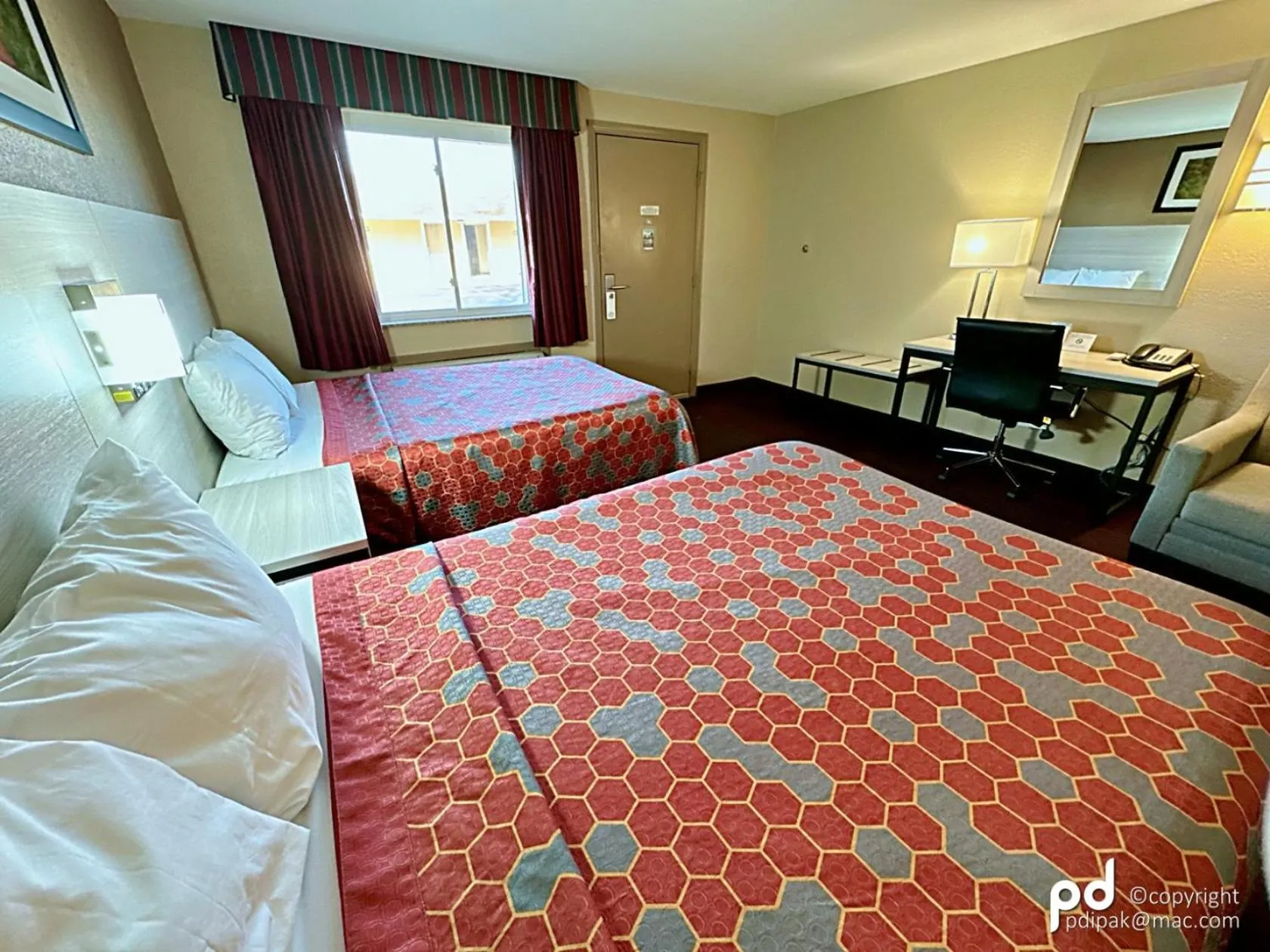 Bed in Travel Inn & Suites Flemington