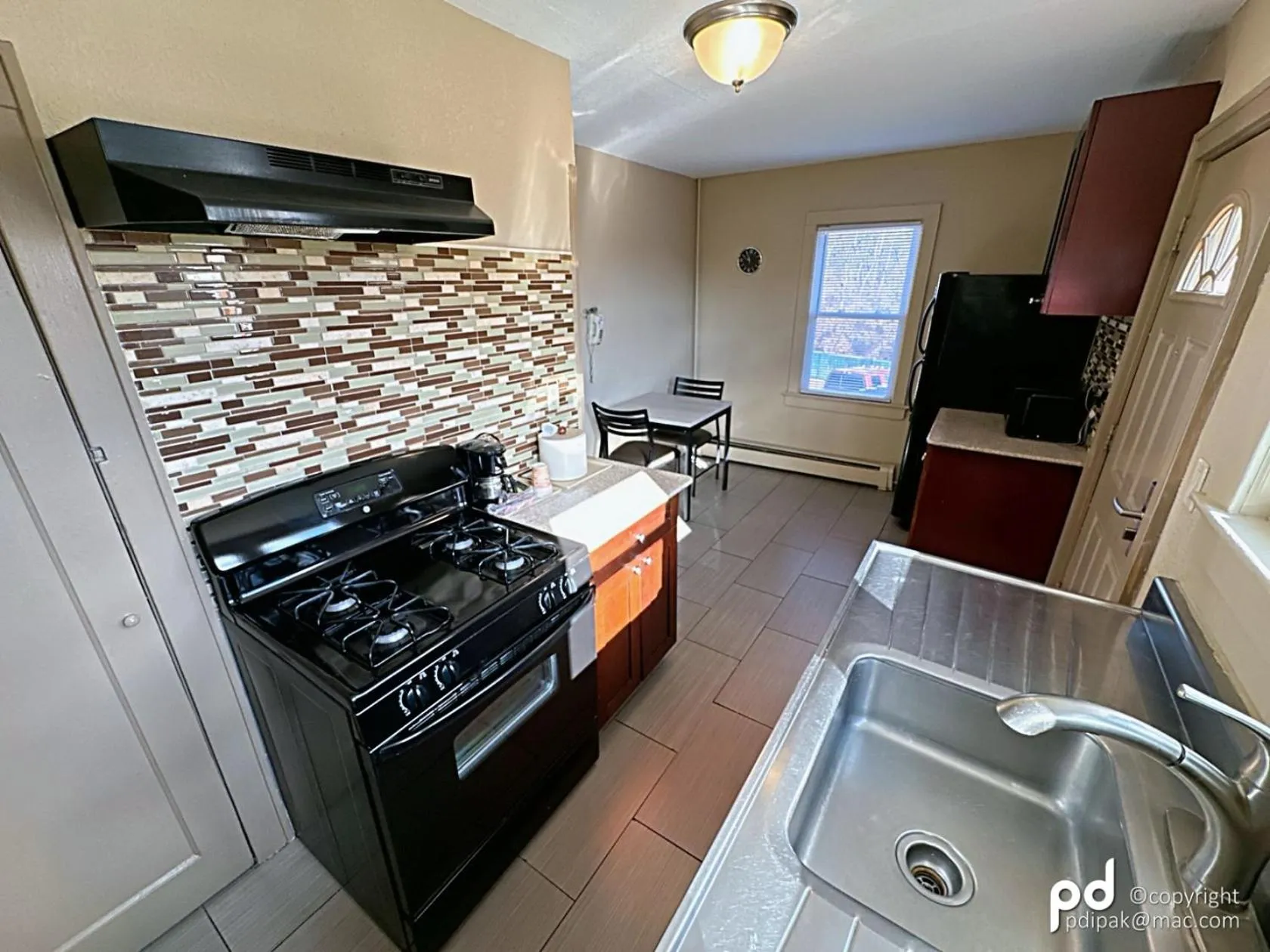 kitchen in Travel Inn & Suites Flemington