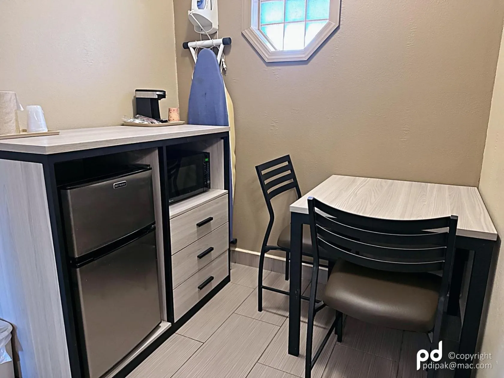 Coffee/tea facilities in Travel Inn & Suites Flemington