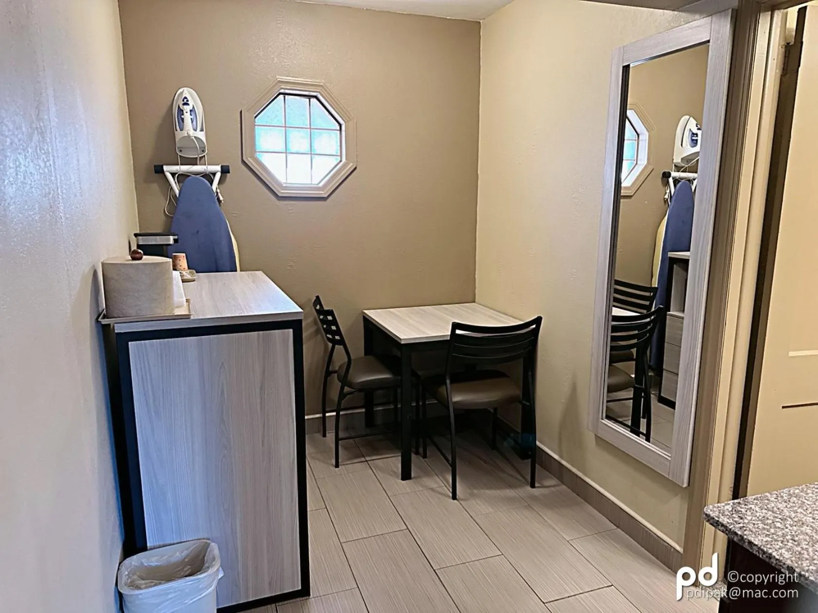 Kitchen or kitchenette in Travel Inn & Suites Flemington