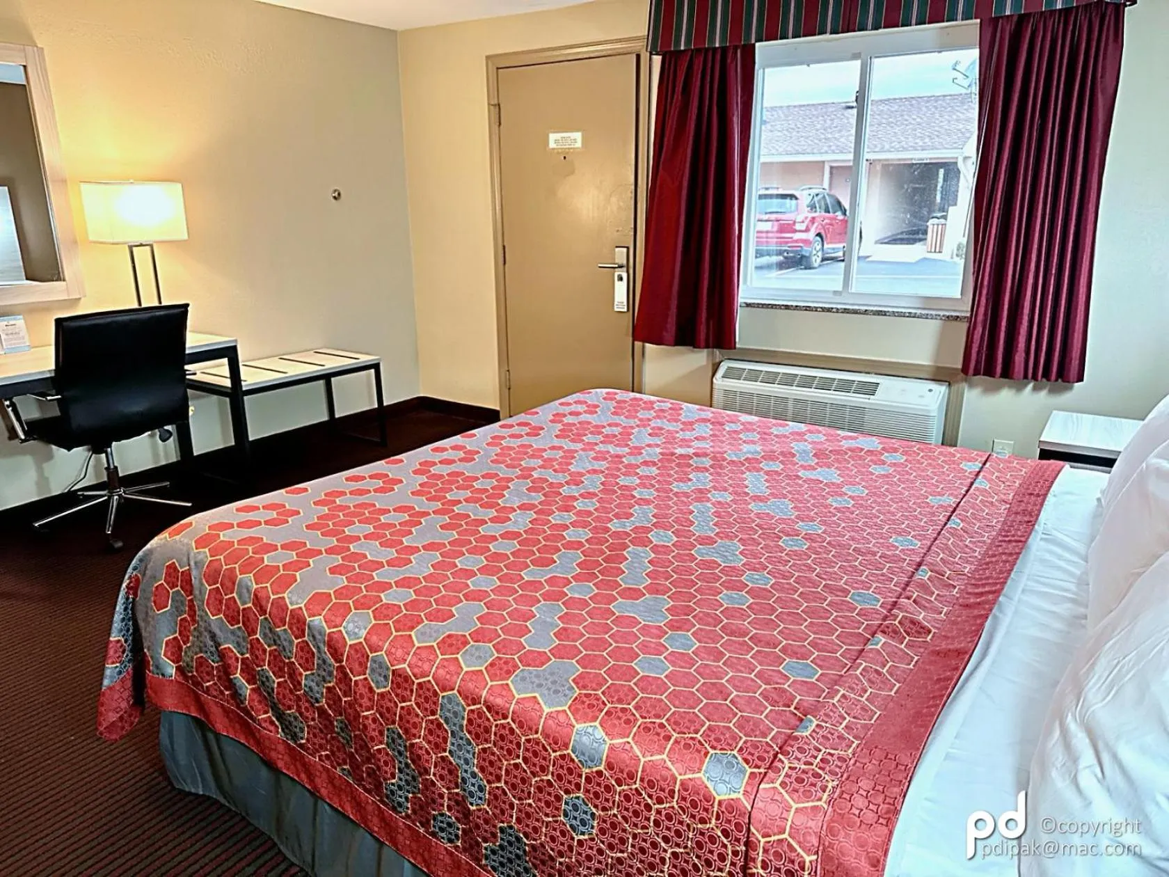 Bed in Travel Inn & Suites Flemington