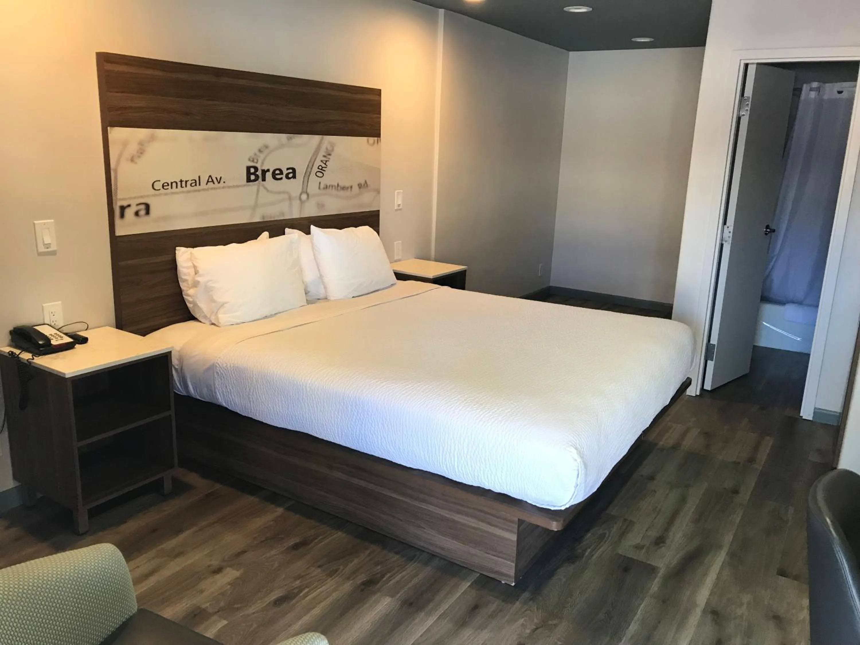 Bedroom, Bed in Hyland Inn Brea