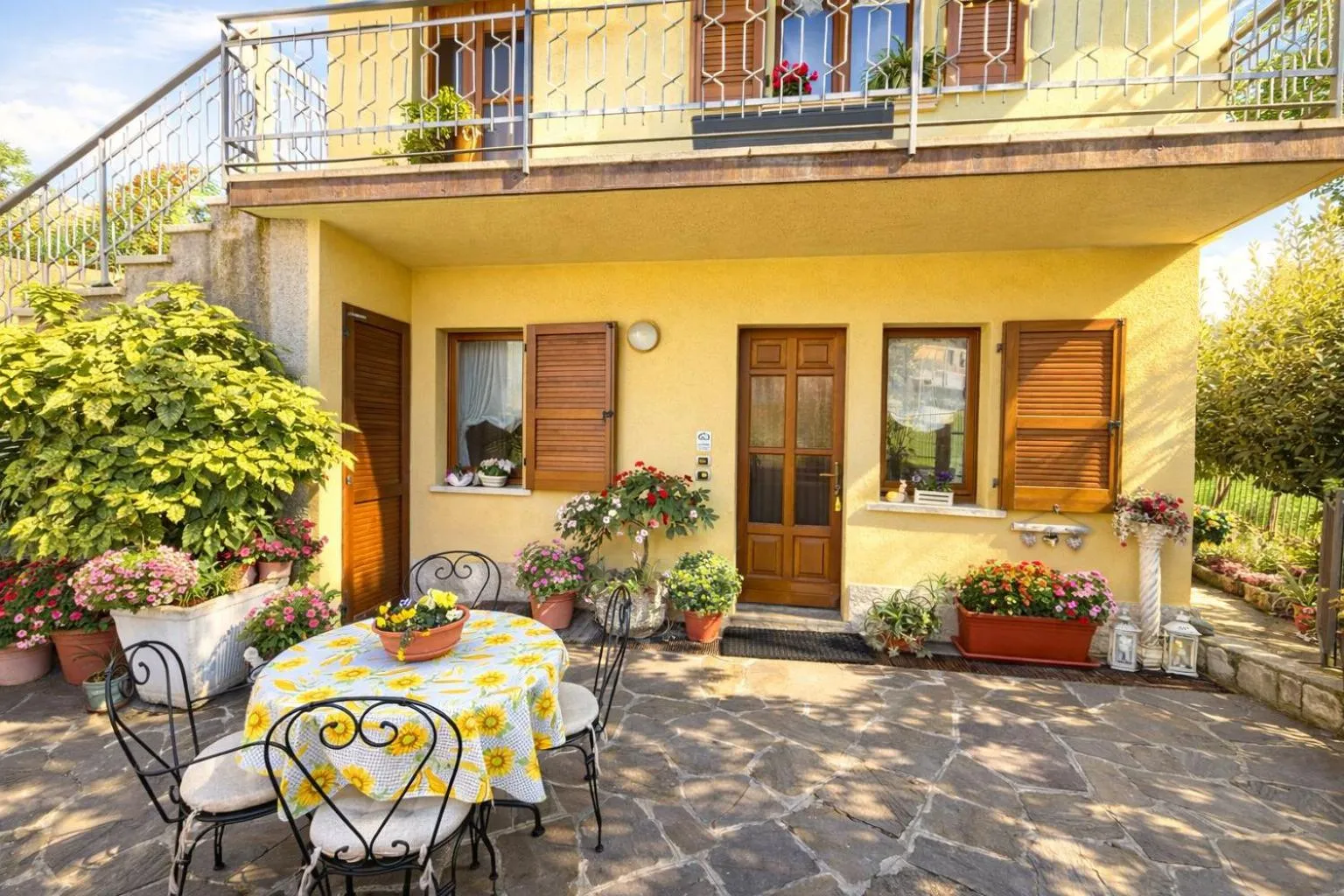 Casa Rosalia cozy holiday apartment by Gardadomsumea