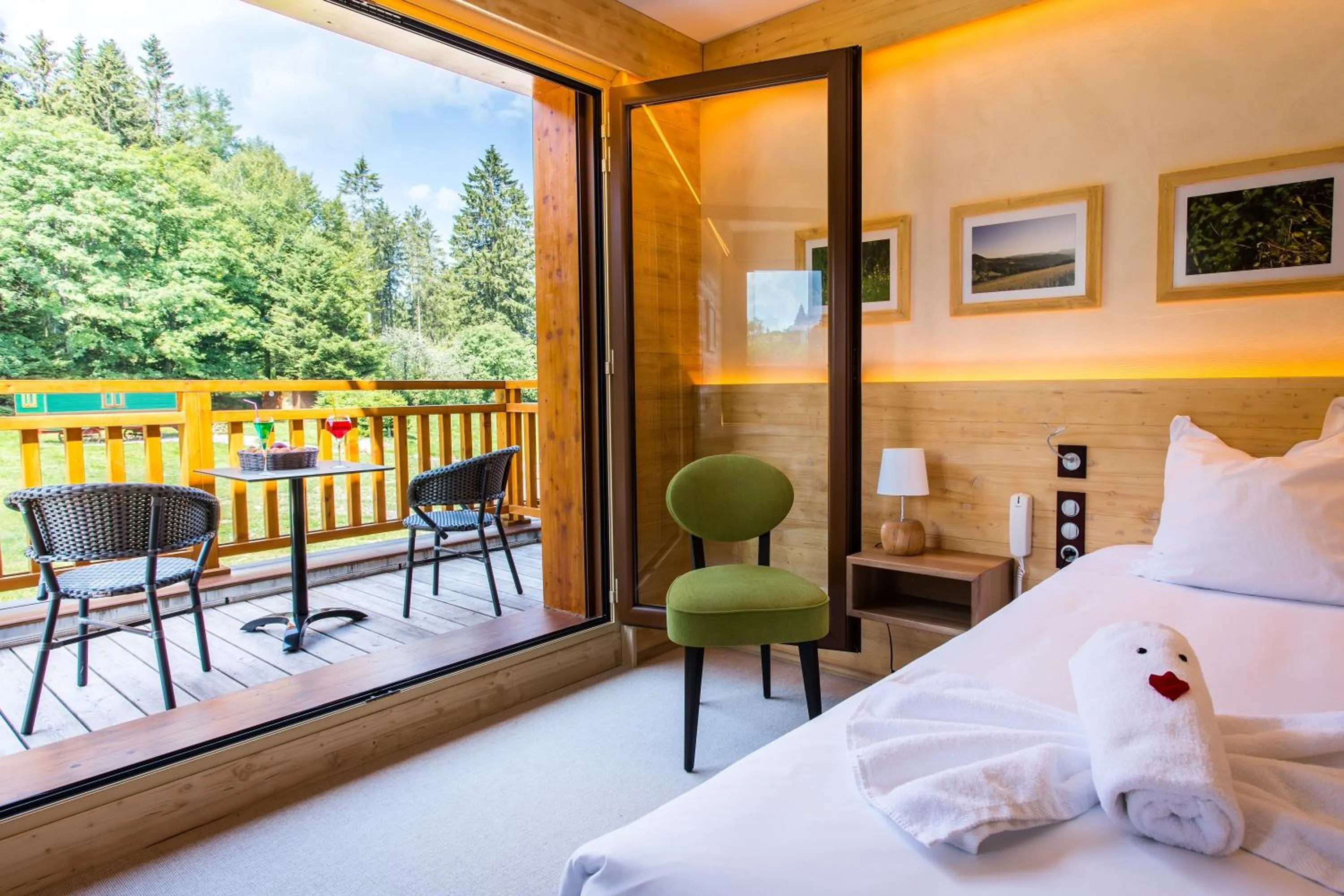 Balcony/Terrace, Bed in Hotel Restaurant Mont Champ du Feu