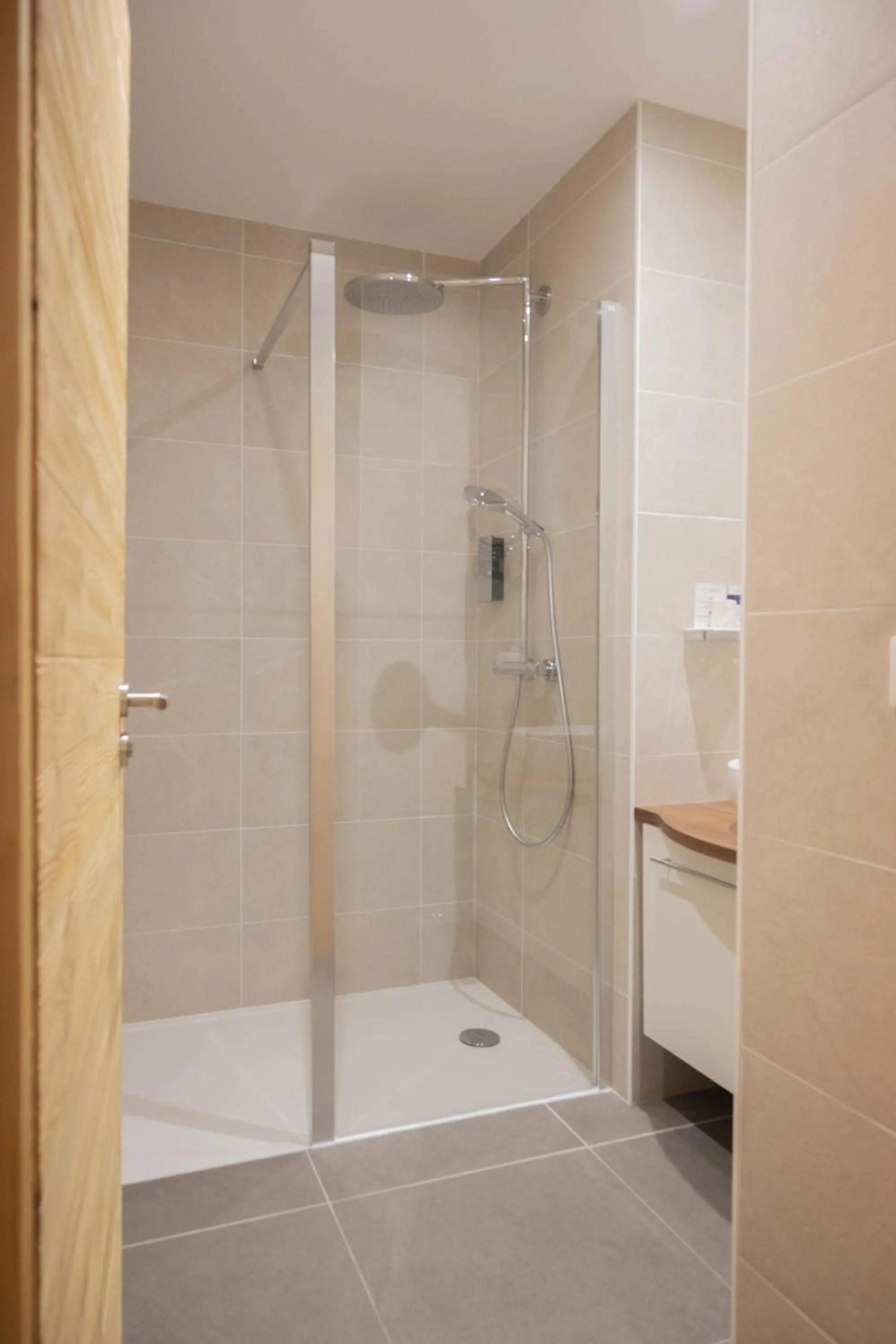 Shower in Hotel Restaurant Mont Champ du Feu