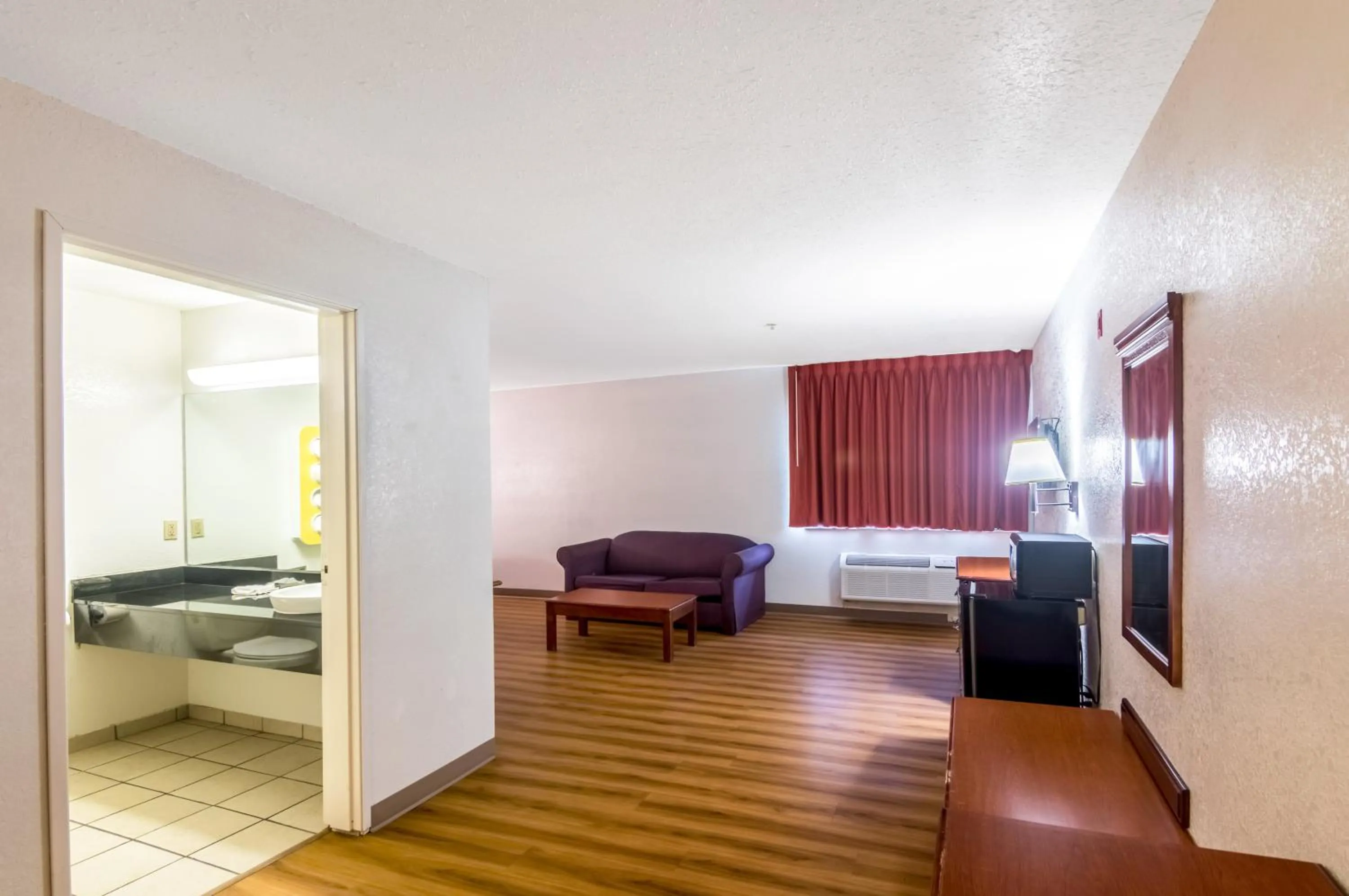 Bedroom, Bed in Motel 6-Oklahoma City, OK