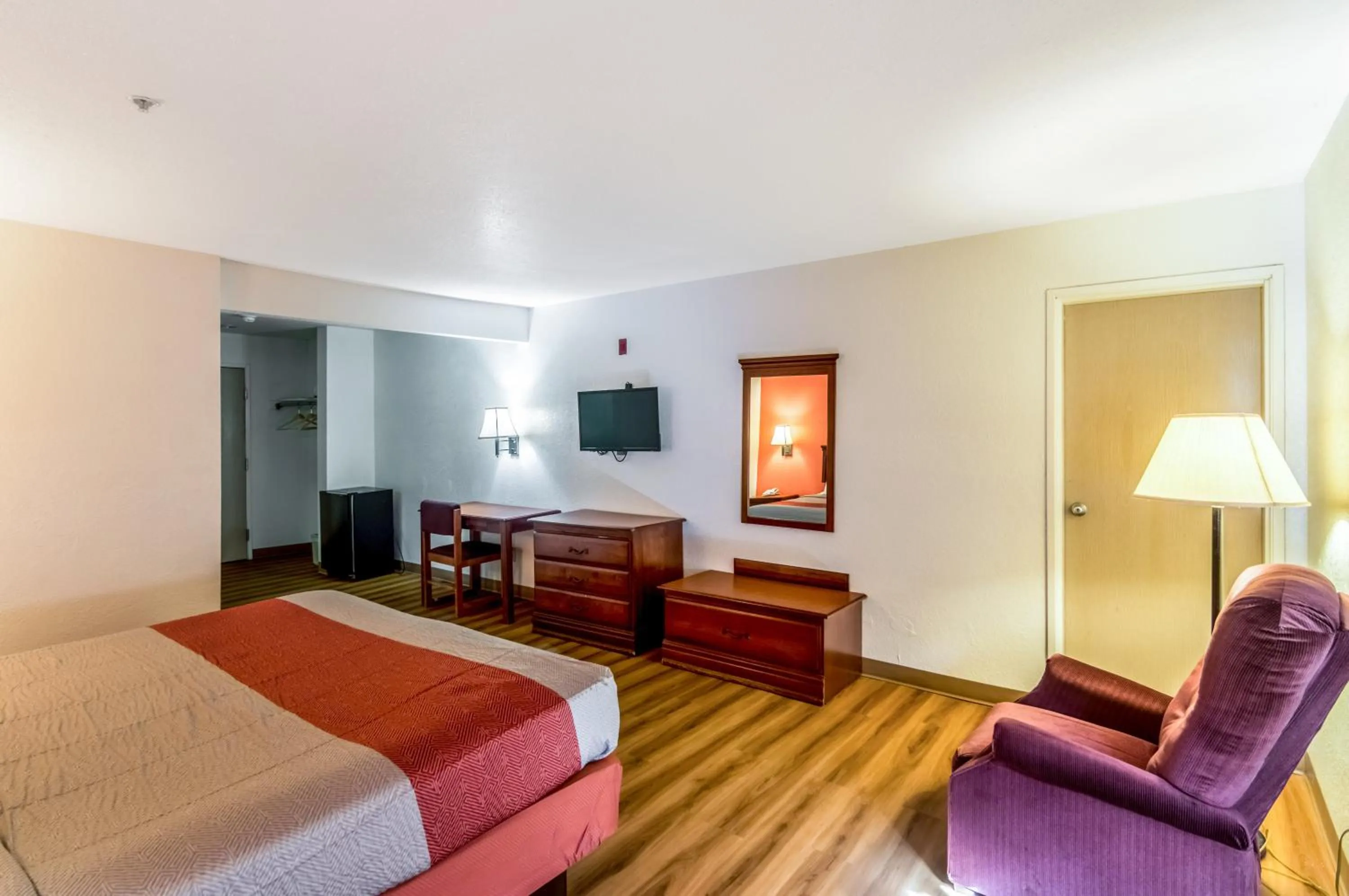 Bedroom, Bed in Motel 6-Oklahoma City, OK