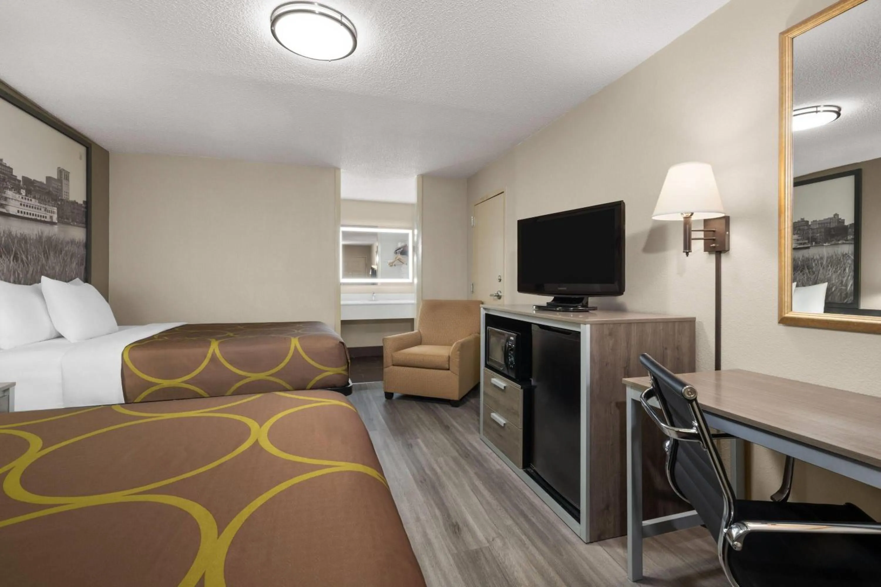 Photo of the whole room, Bed in Super 8 by Wyndham Macon West