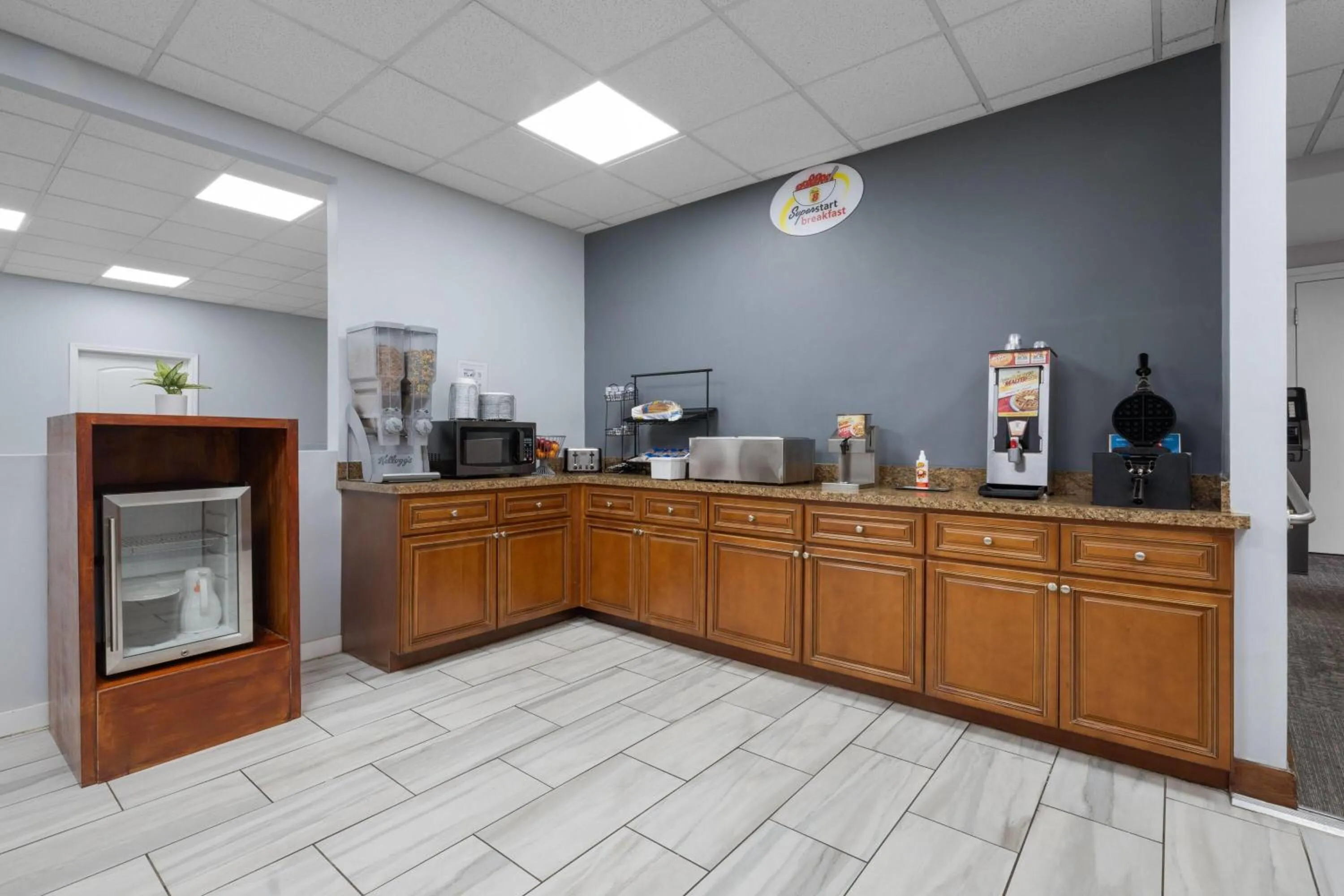 Breakfast in Super 8 by Wyndham Macon West