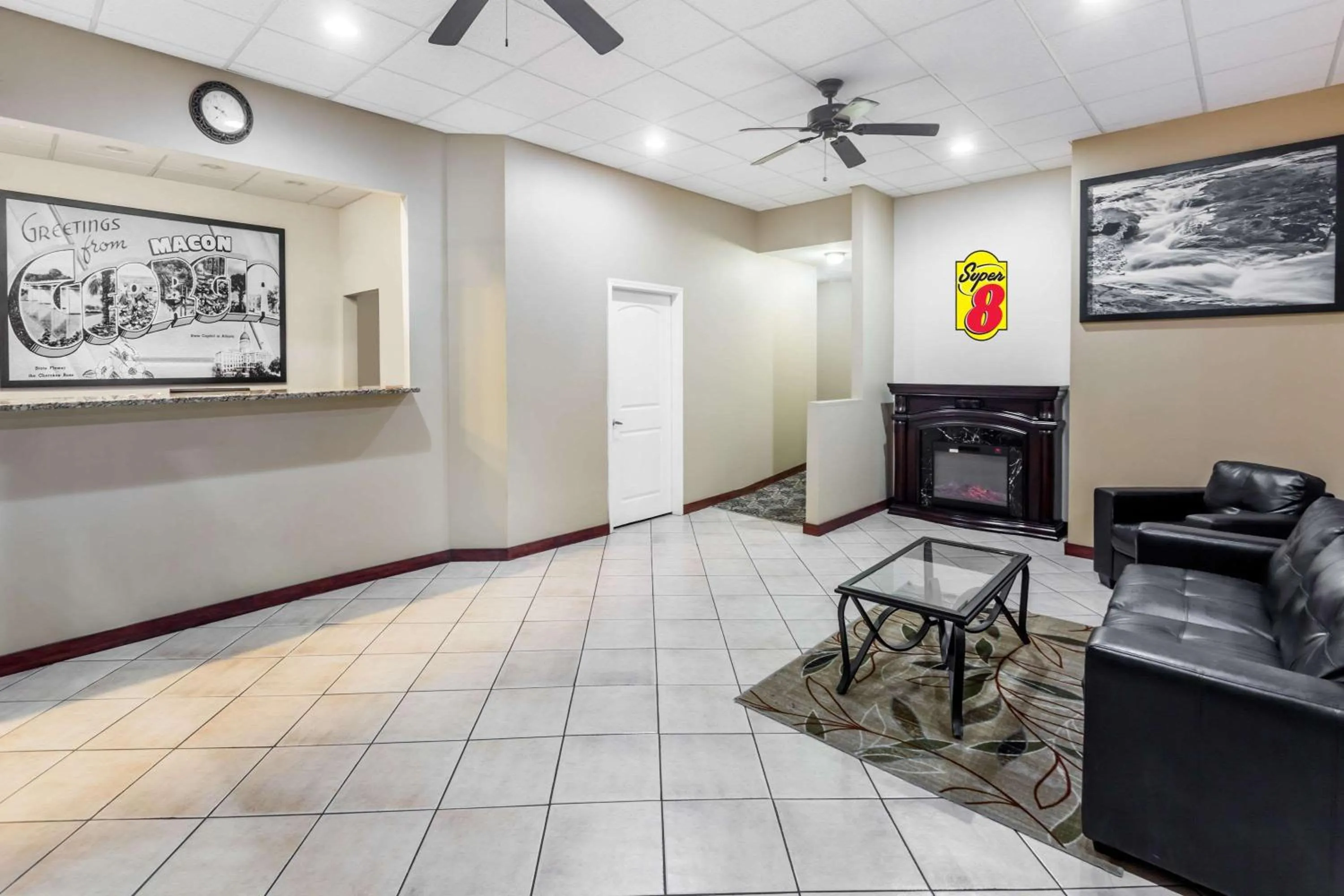 Lobby or reception in Super 8 by Wyndham Macon West