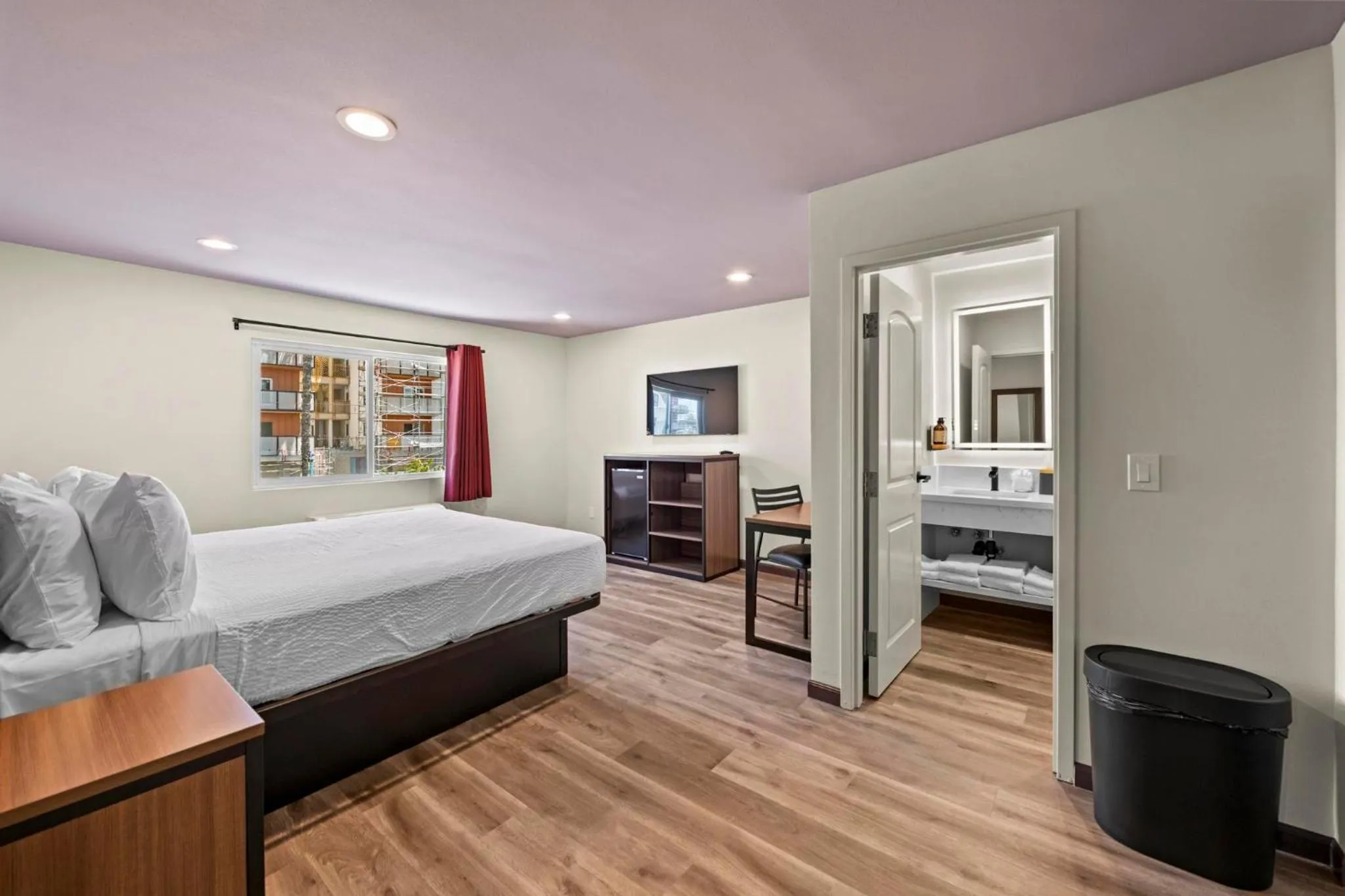 Bed in Hyland Inn Long Beach