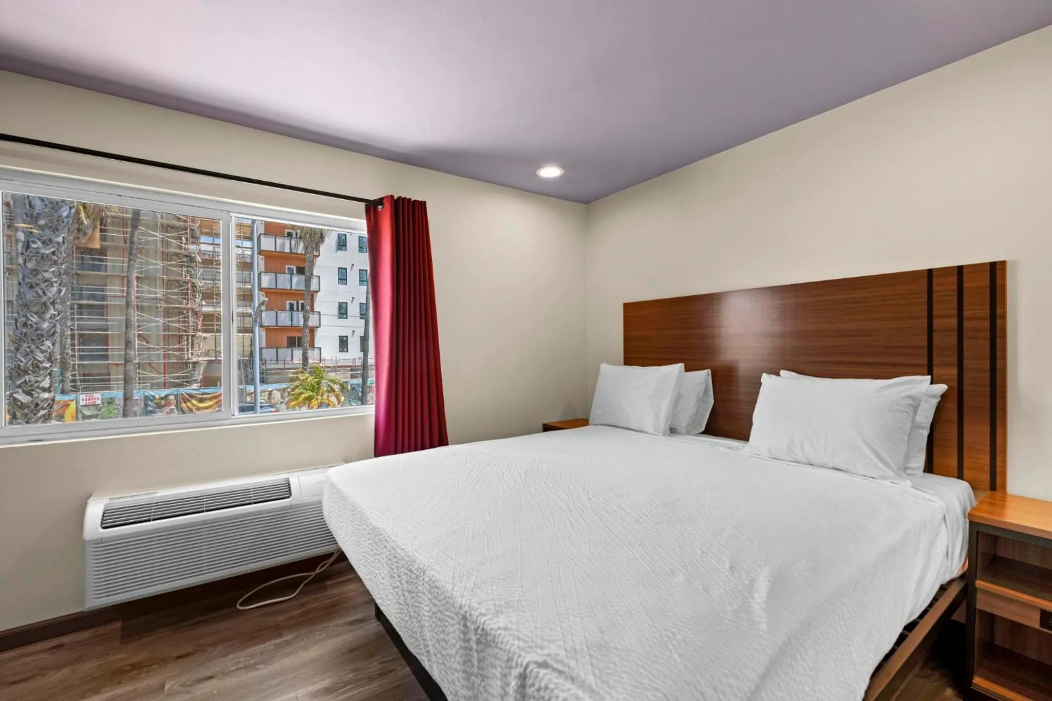 Bed in Hyland Inn Long Beach