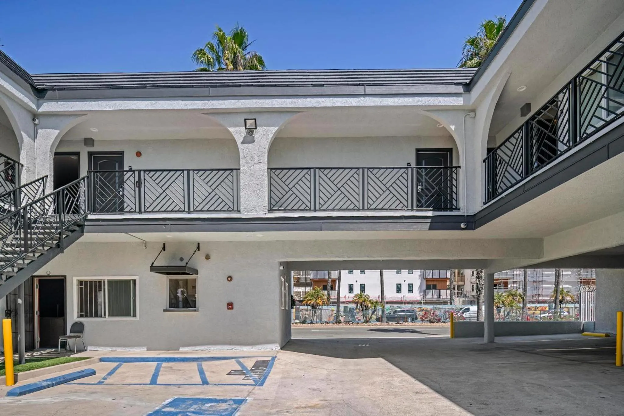 Property building in Hyland Inn Long Beach