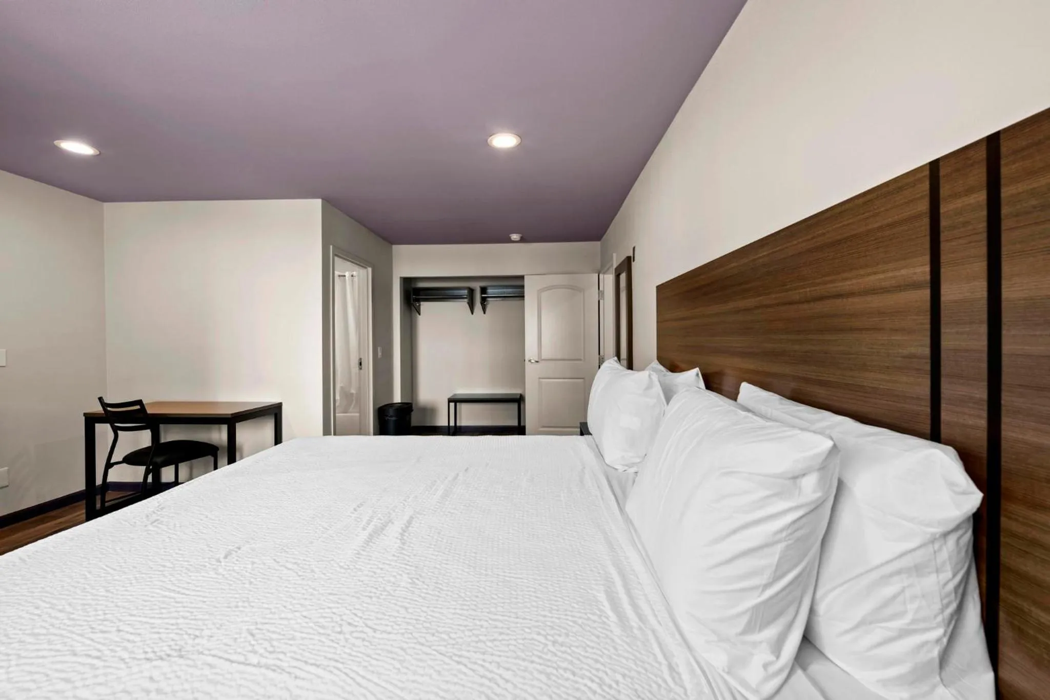 Bed in Hyland Inn Long Beach