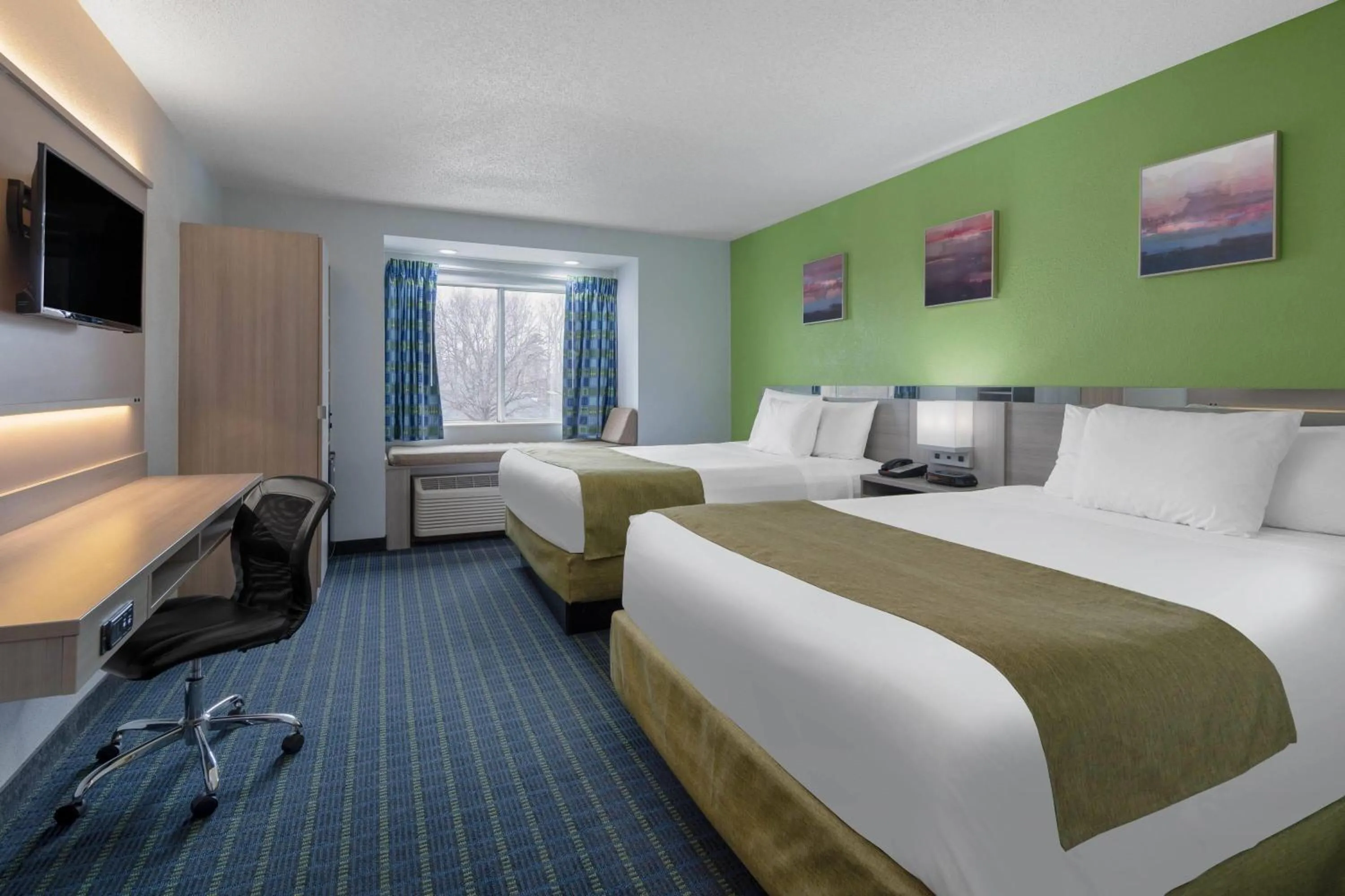 Photo of the whole room, Bed in Microtel Inn by Wyndham Lake Norman