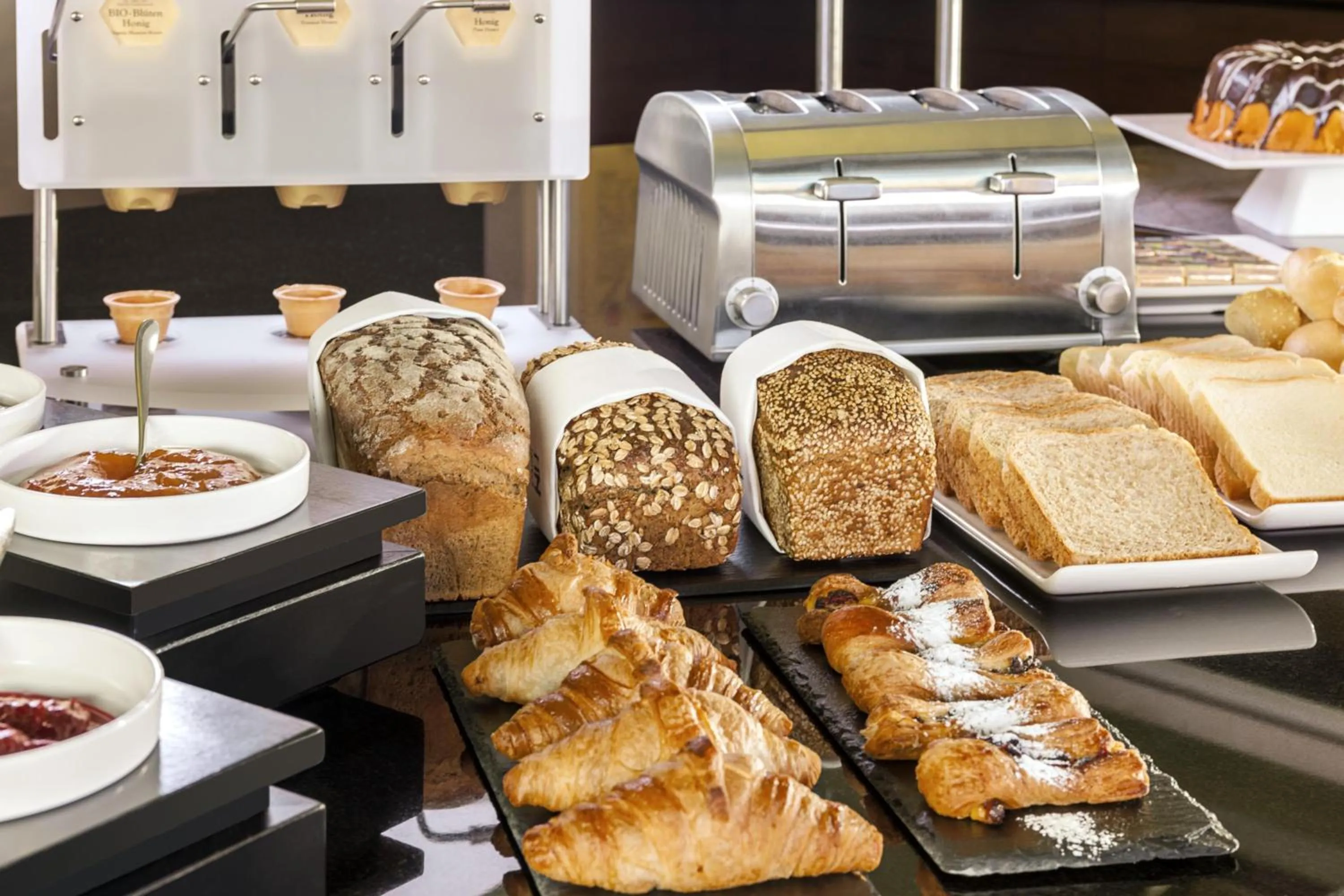 Restaurant/places to eat in NH Graz City