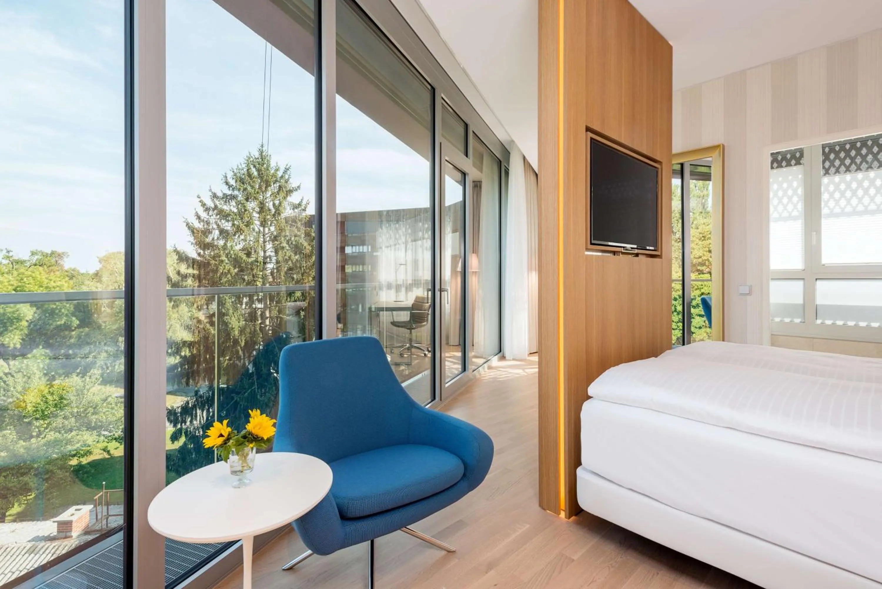 Photo of the whole room, Bed in NH Graz City