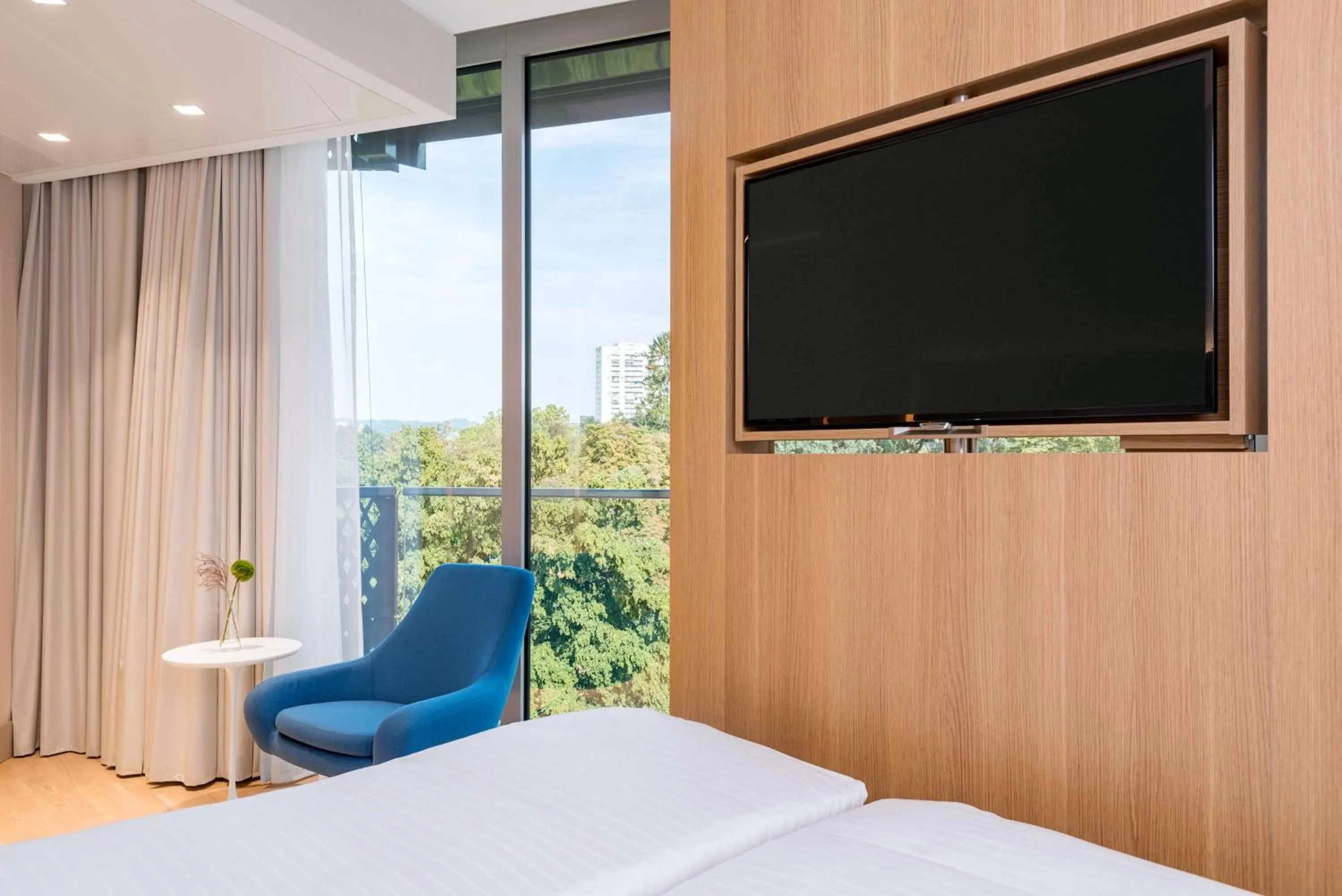 Photo of the whole room, Bed in NH Graz City