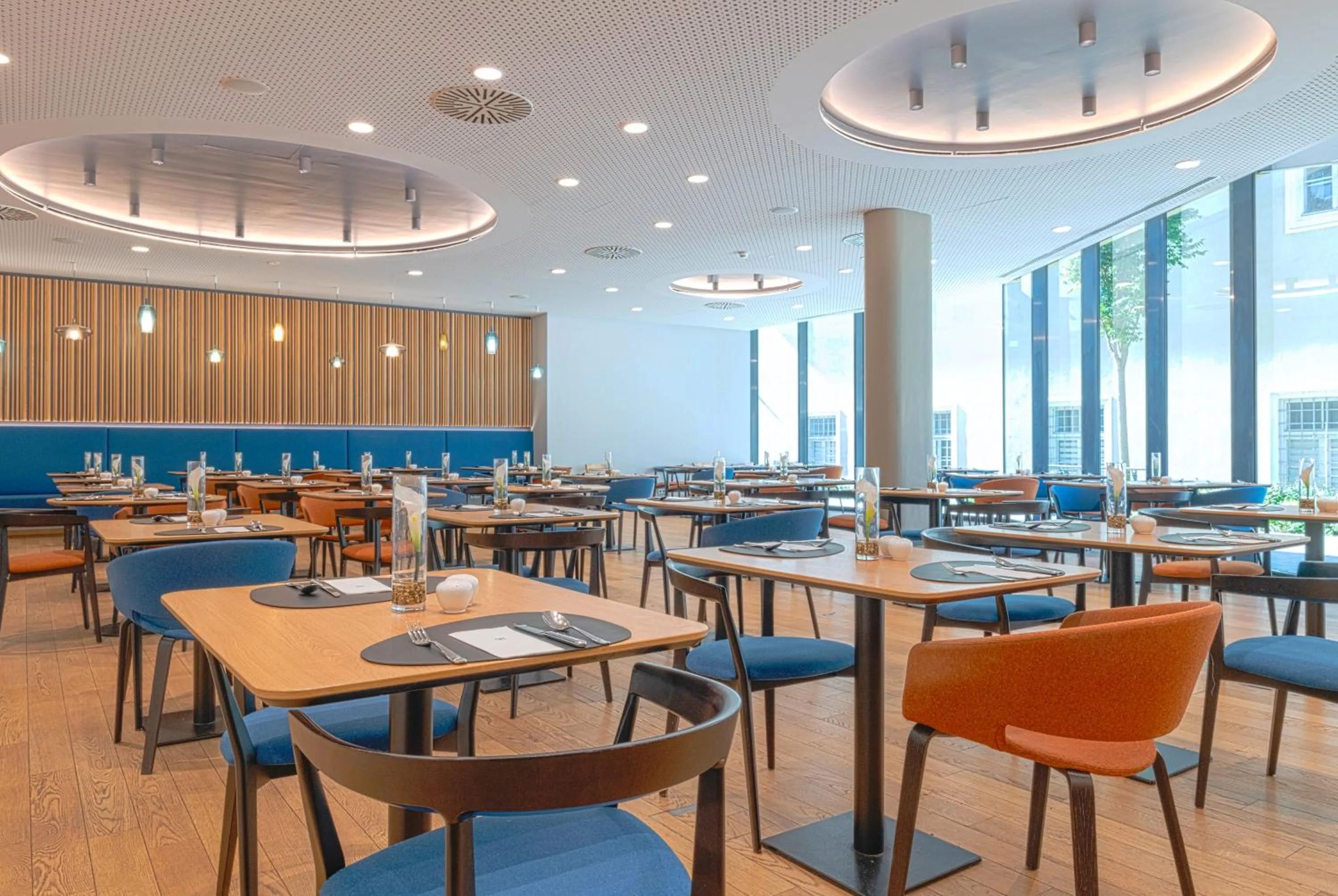 Restaurant/places to eat in NH Graz City