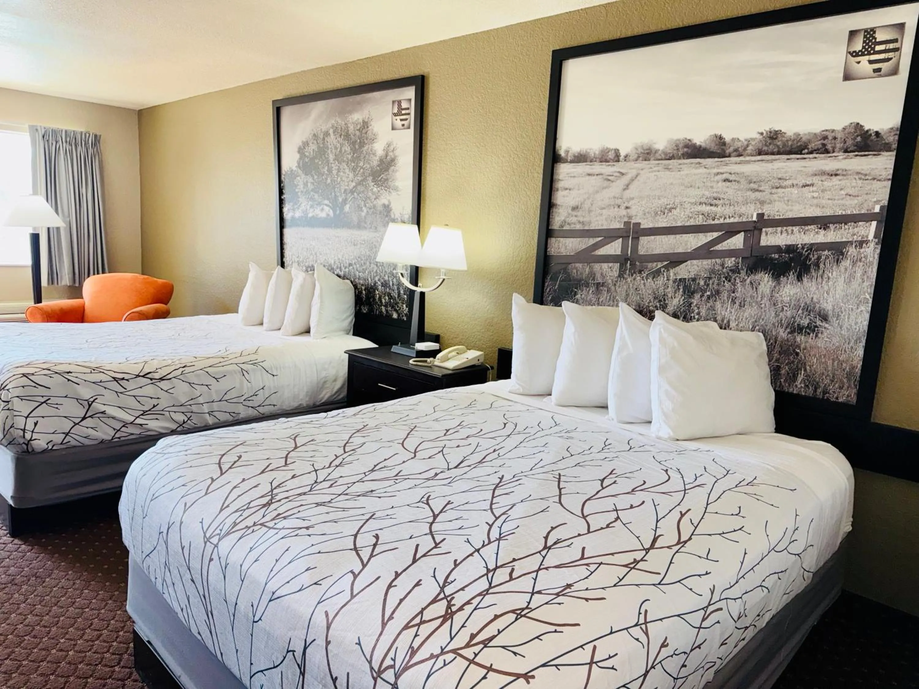 Bed in Hill Country Inn & Suites - New Braunfels, Gruene