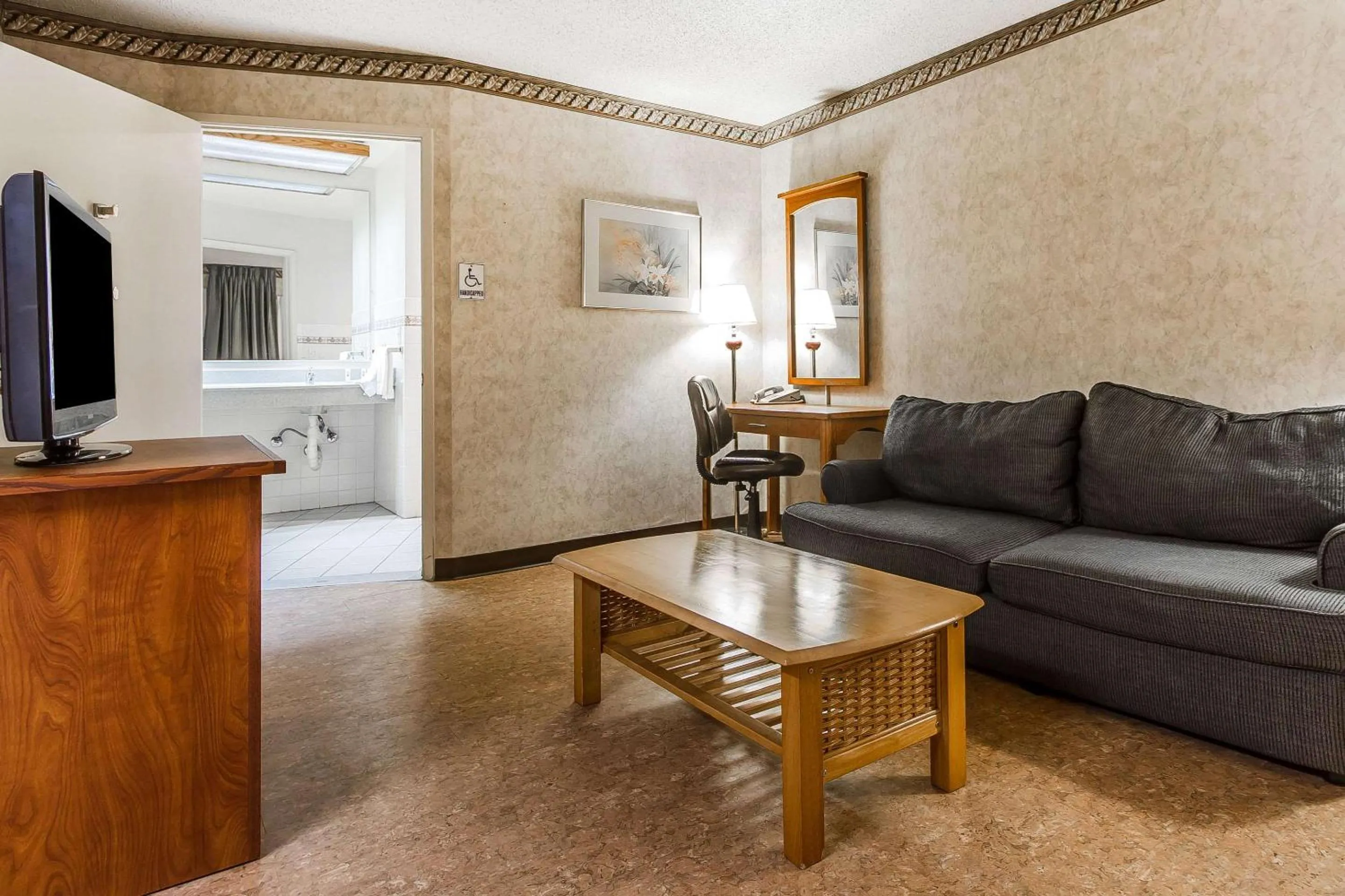 Photo of the whole room in Quality Inn & Suites Silicon Valley