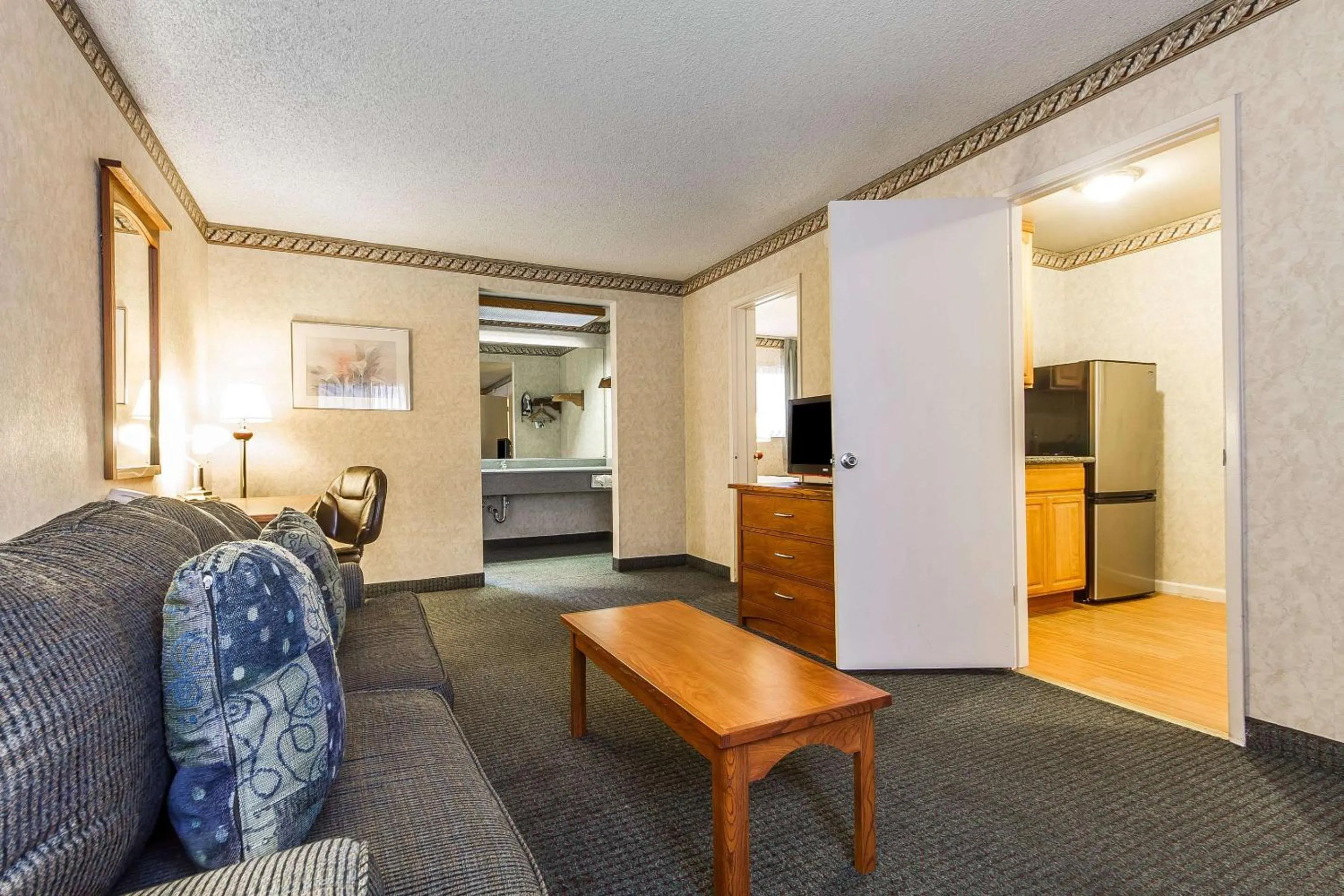 Photo of the whole room in Quality Inn & Suites Silicon Valley