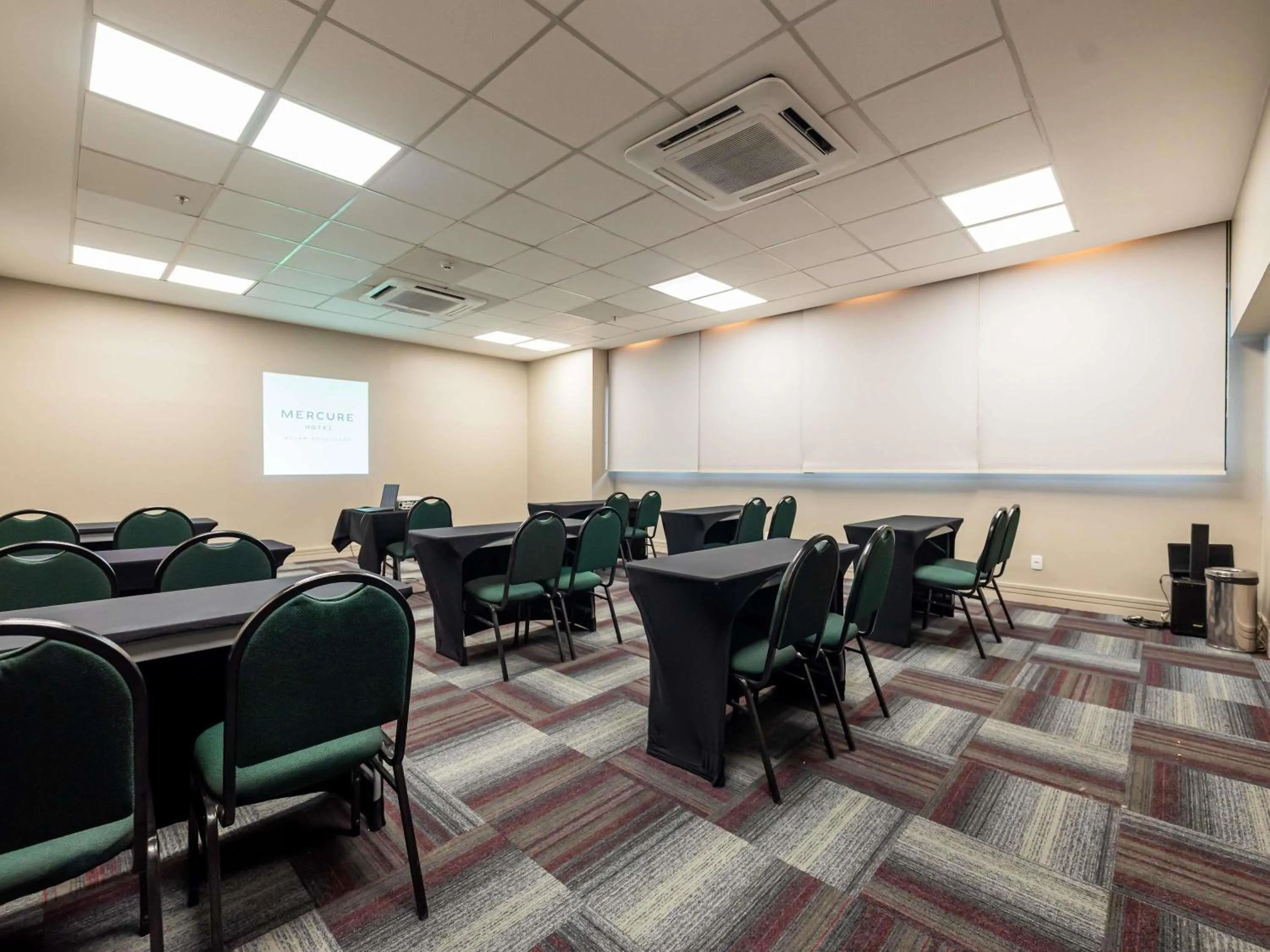 Meeting/conference room in Mercure Belem Boulevard