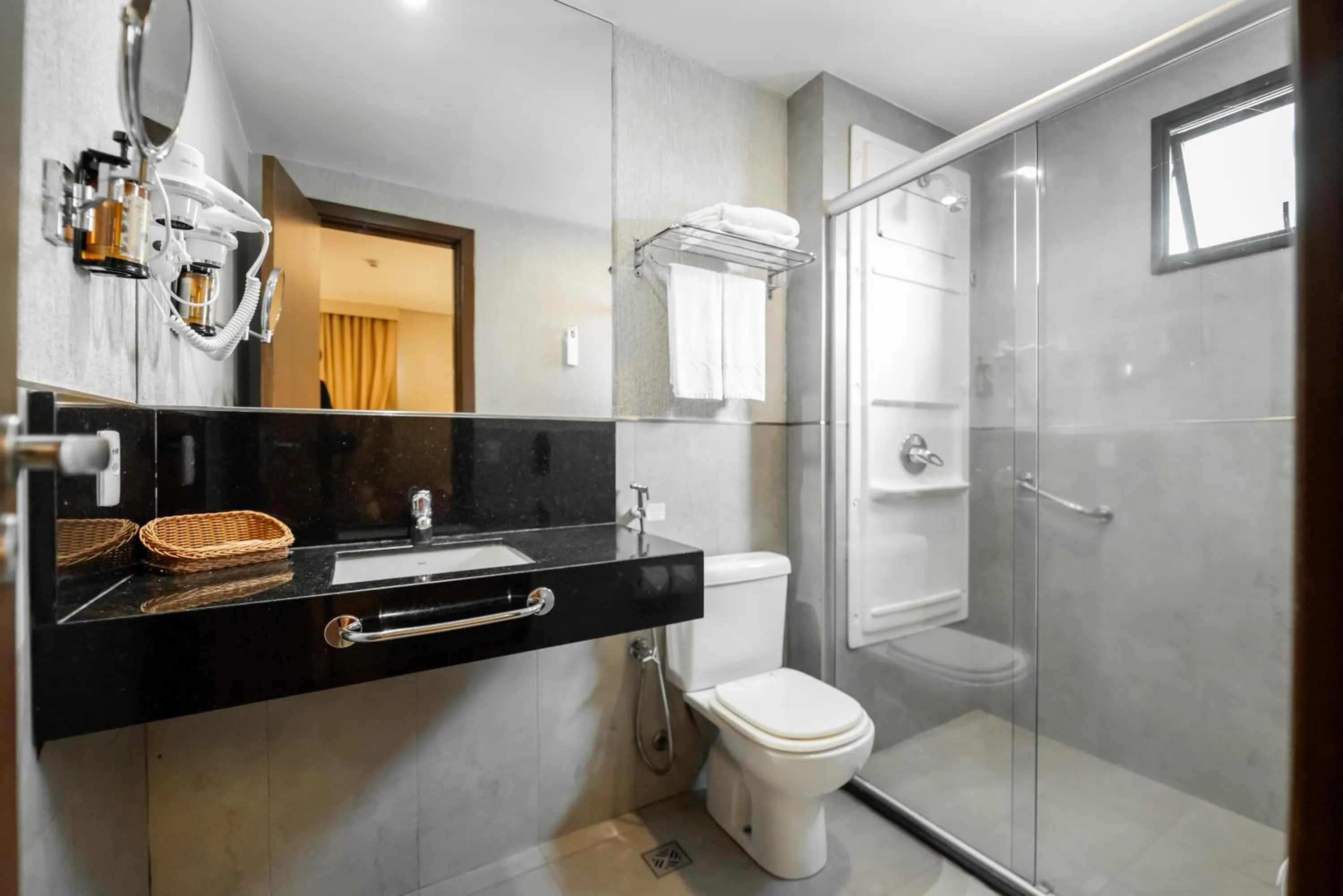 Shower in Mercure Belem Boulevard