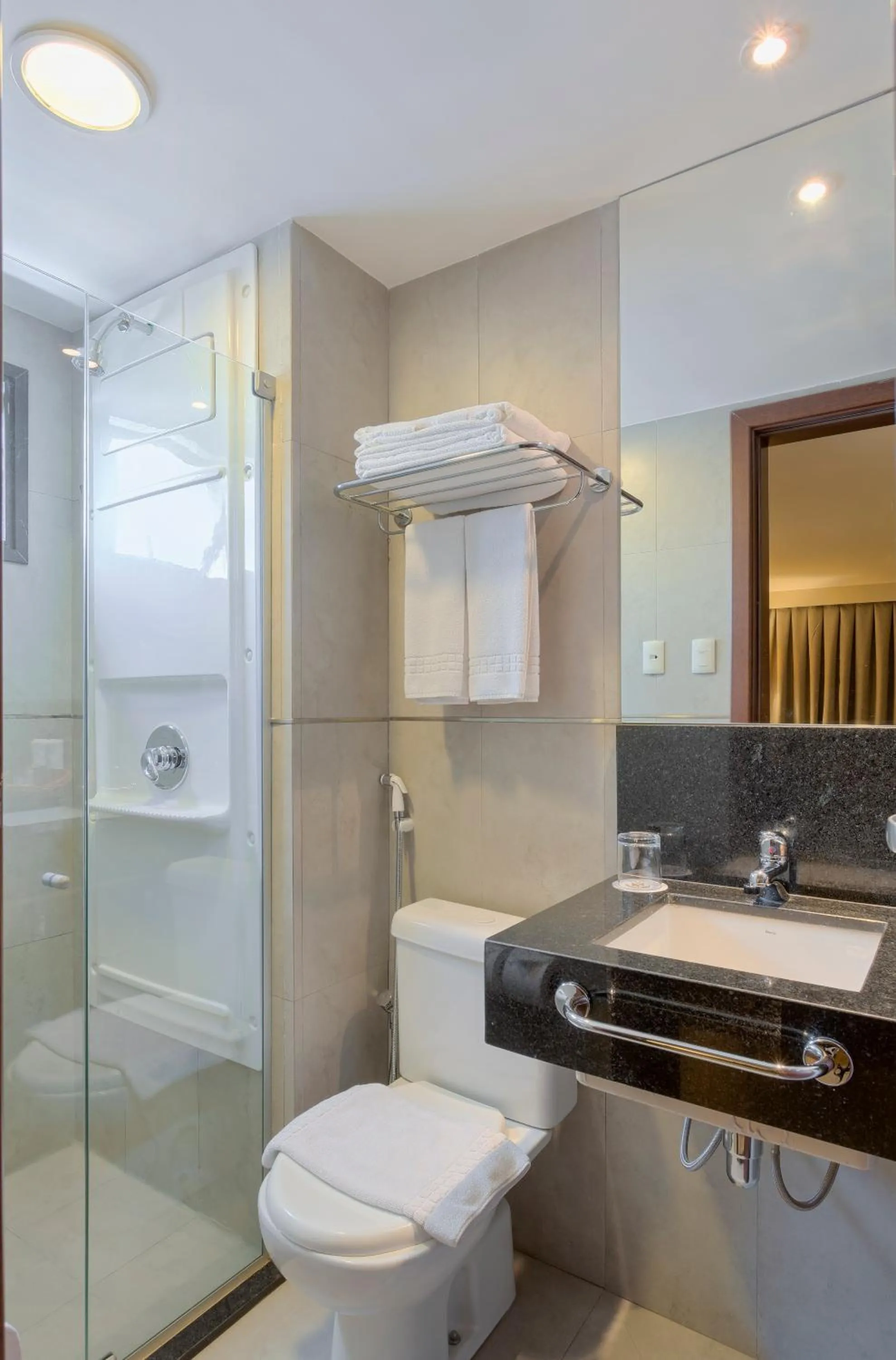 Shower in Mercure Belem Boulevard