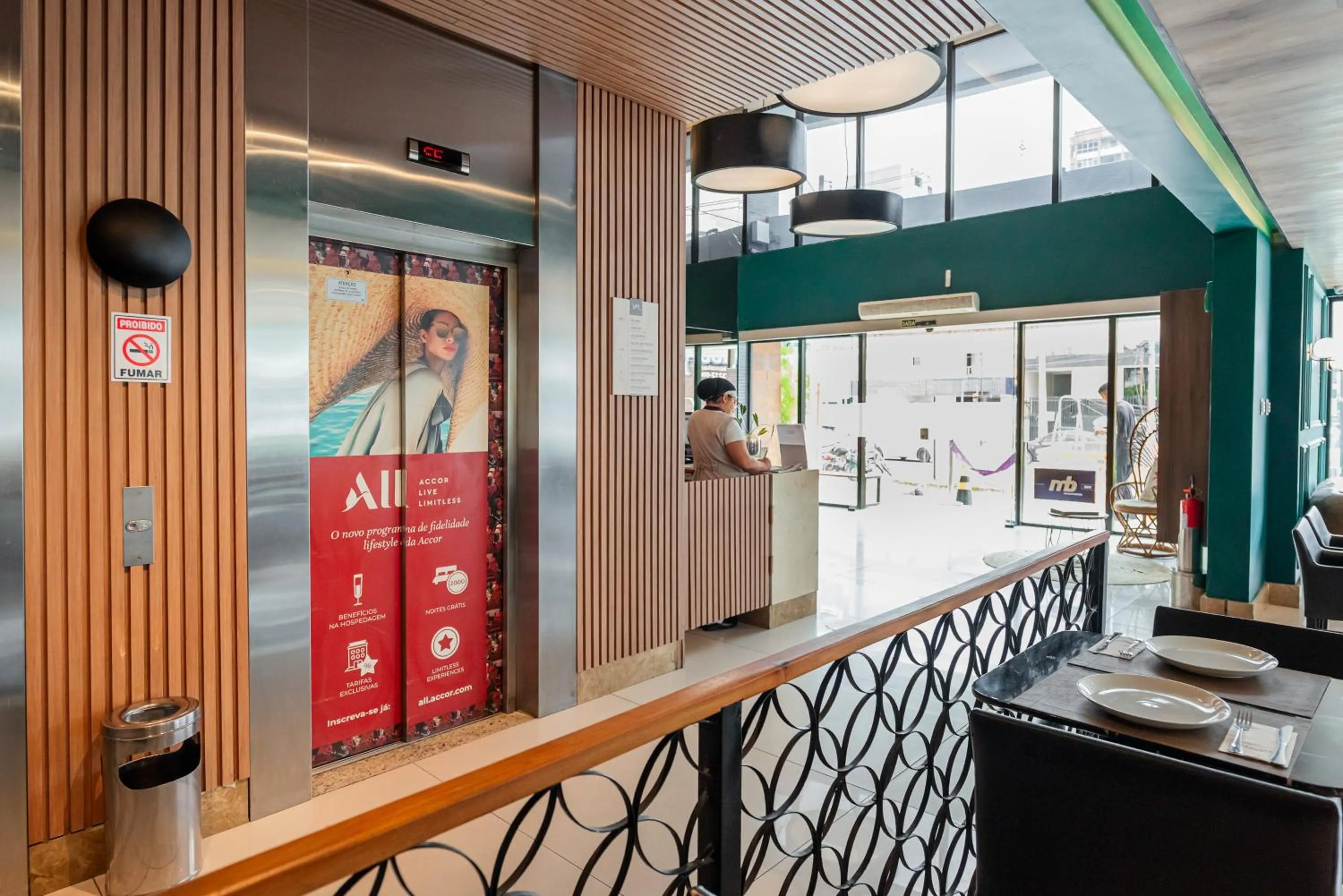 Lobby or reception in Mercure Belem Boulevard