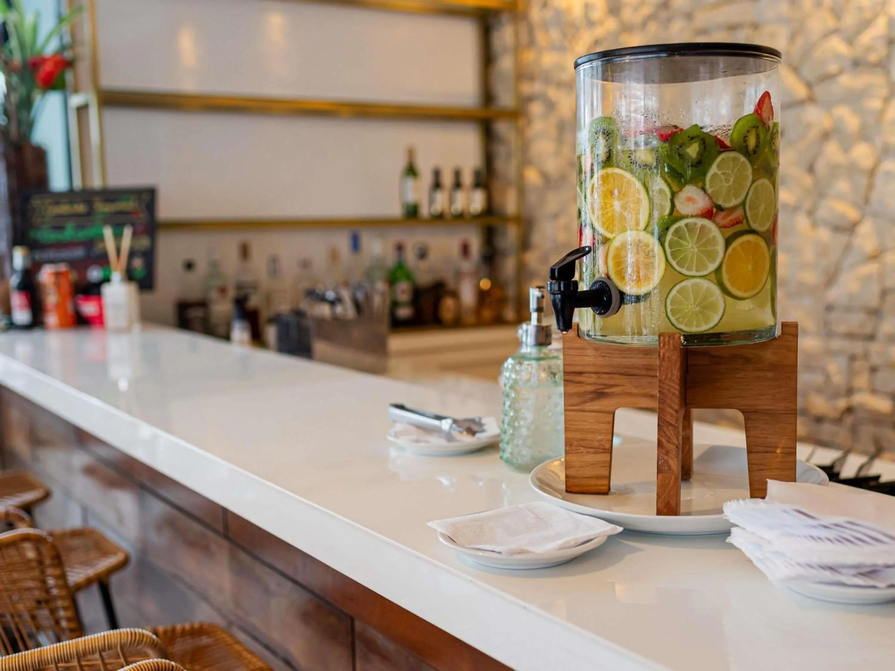 Restaurant/places to eat in Mercure Belem Boulevard