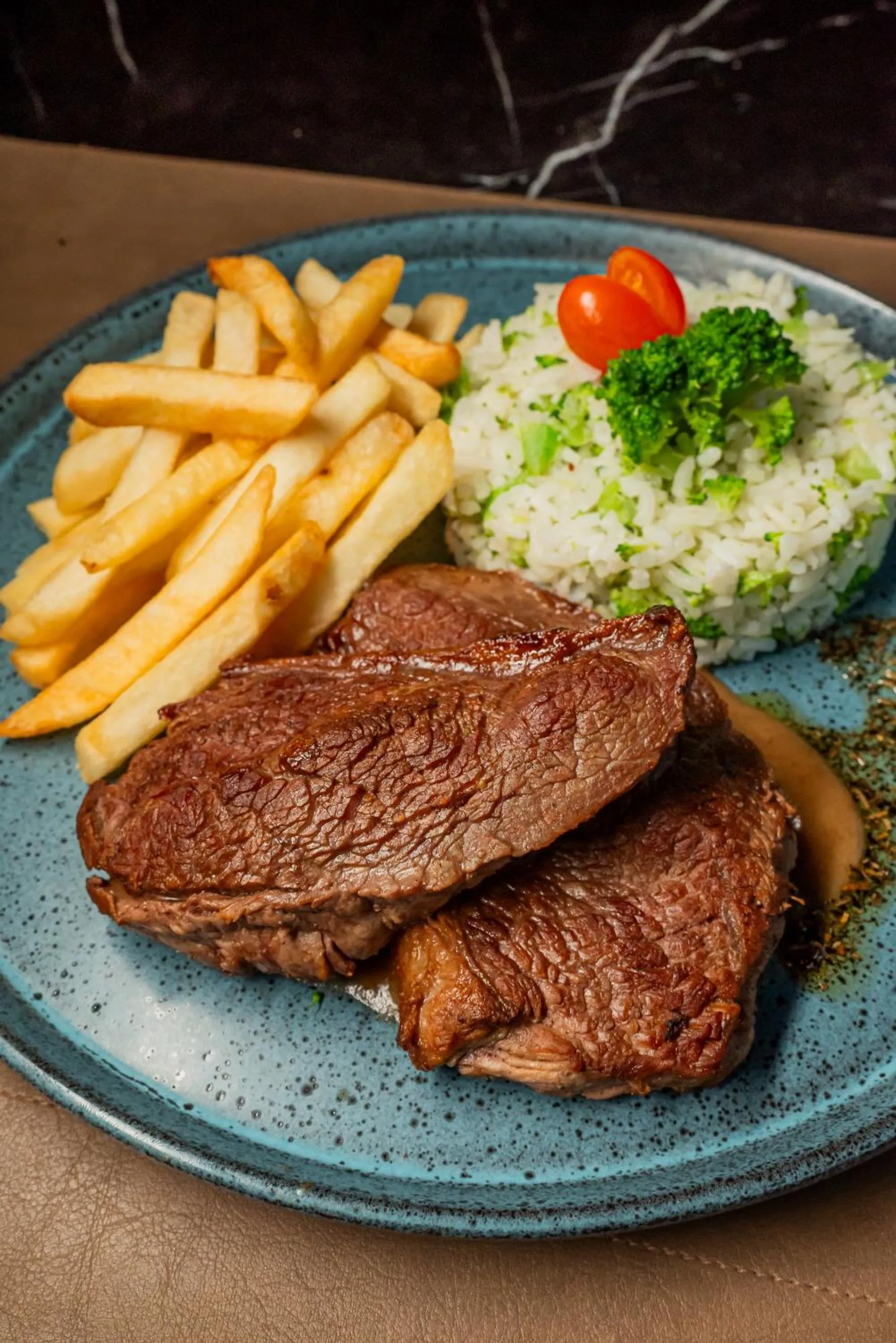 Restaurant/places to eat in Mercure Belem Boulevard