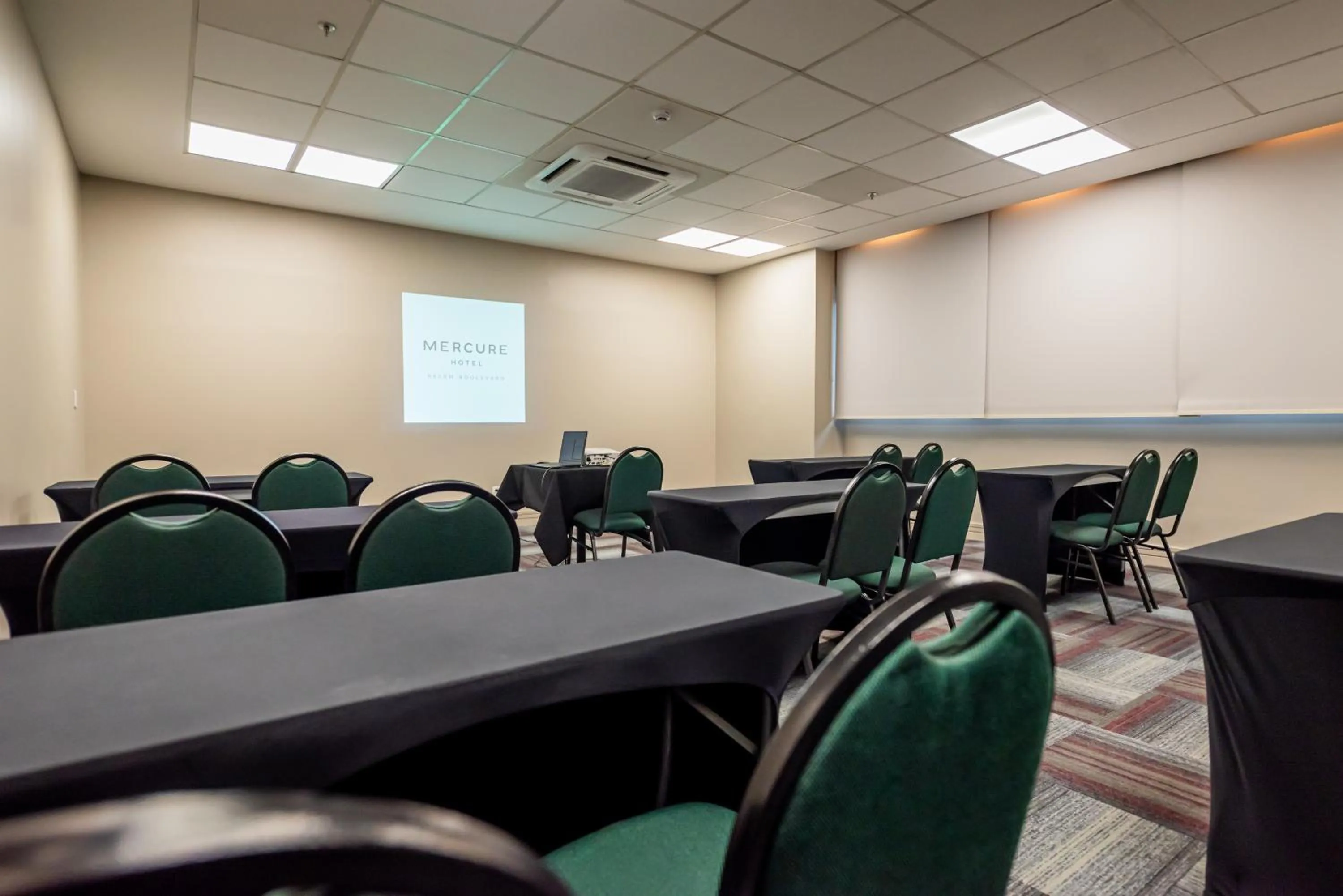 Banquet/Function facilities in Mercure Belem Boulevard