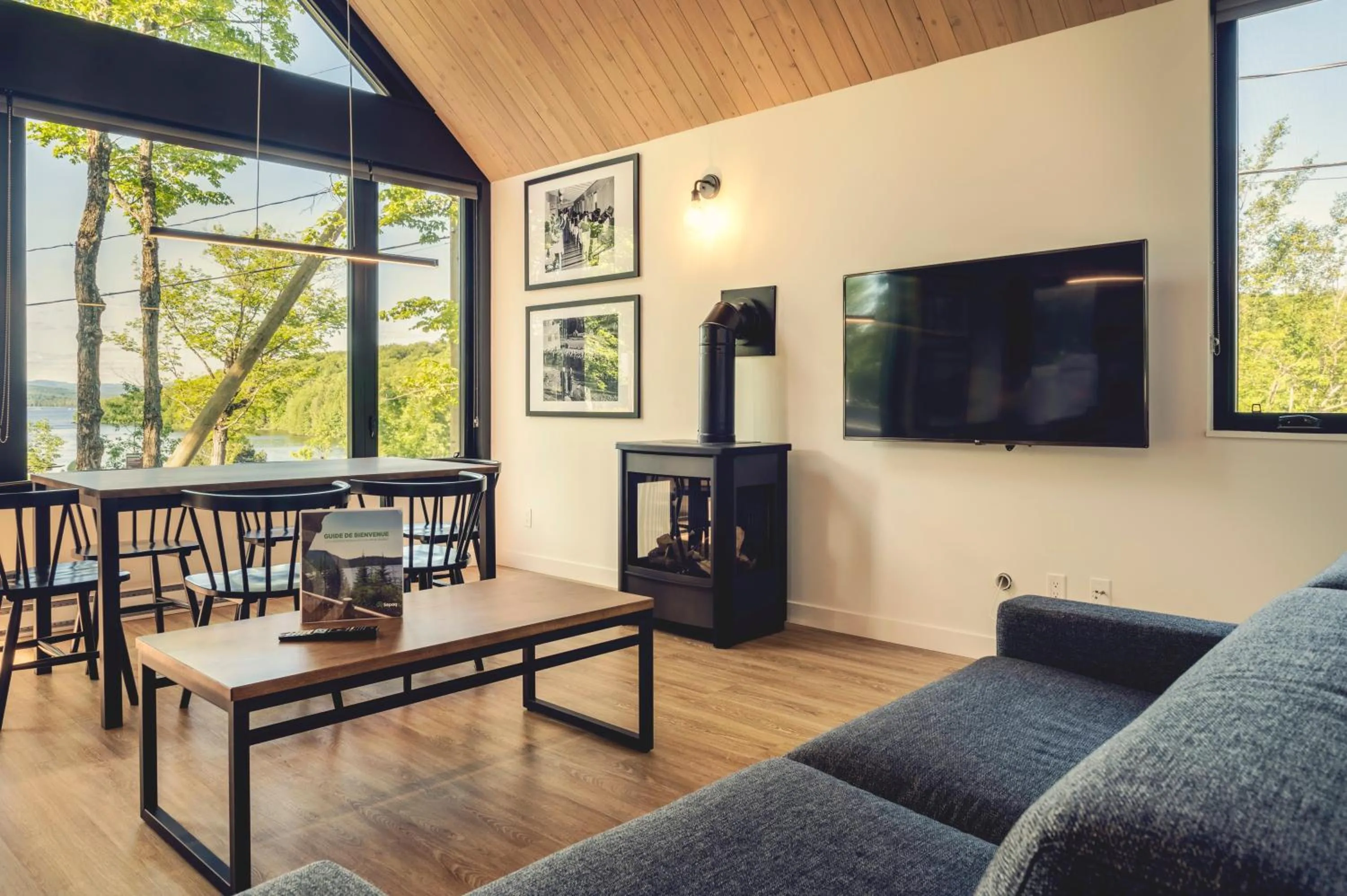 Living room in Station Touristique Duchesnay - Sepaq