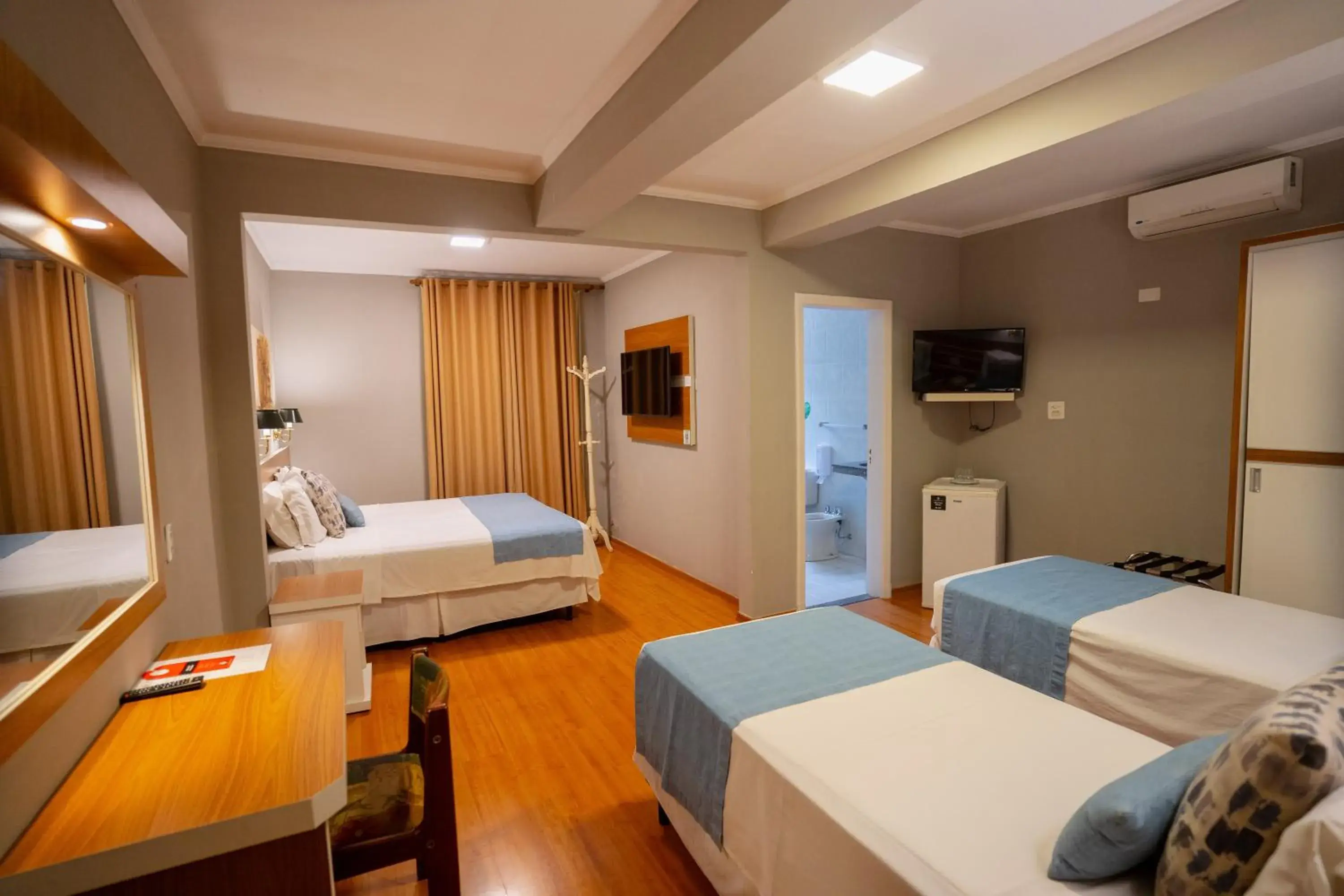 Standard Quadruple Room in Hotel Minas Gerais Standard Quadruple Room in Hotel Minas Gerais