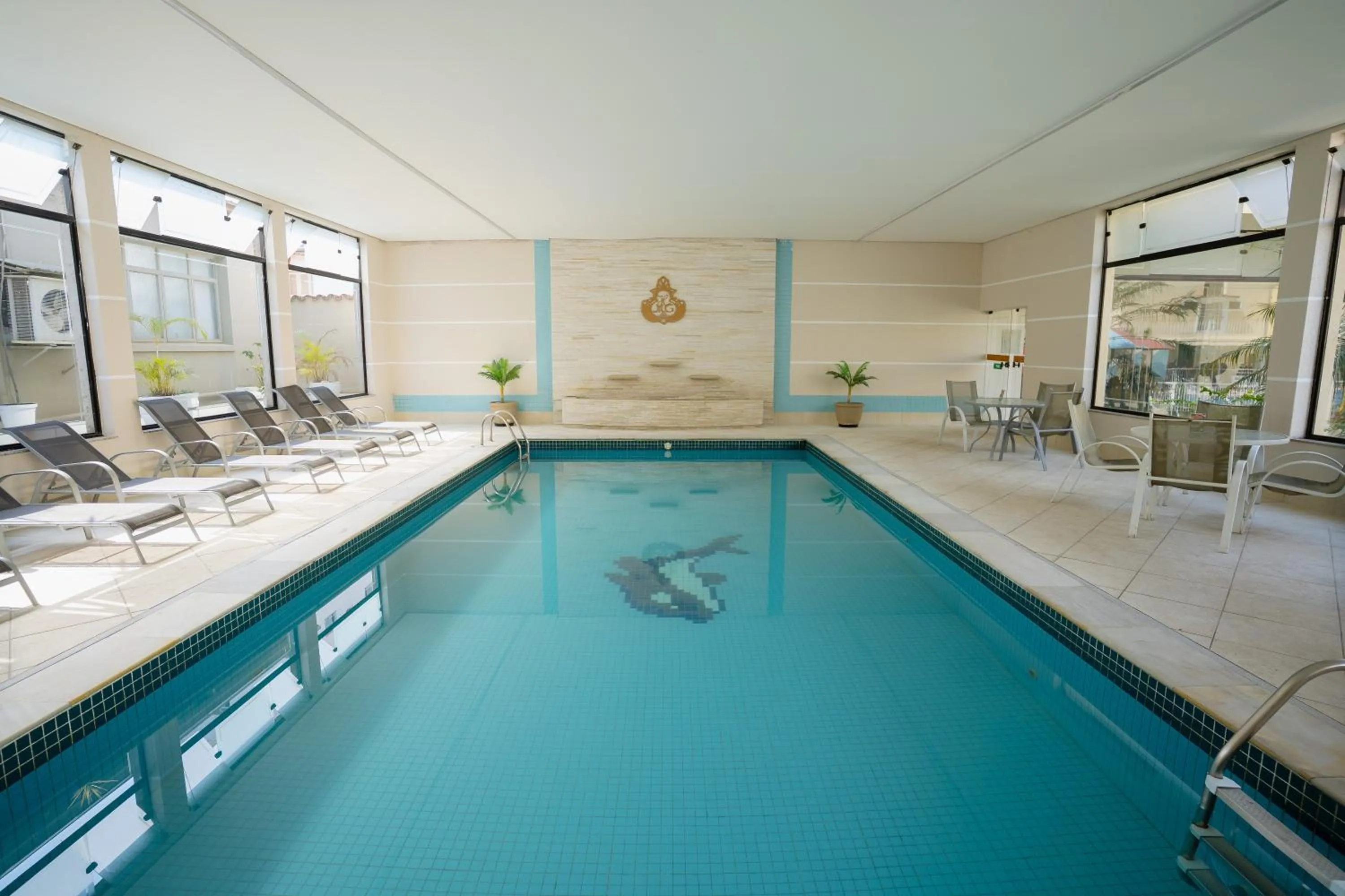 Swimming pool in Hotel Minas Gerais