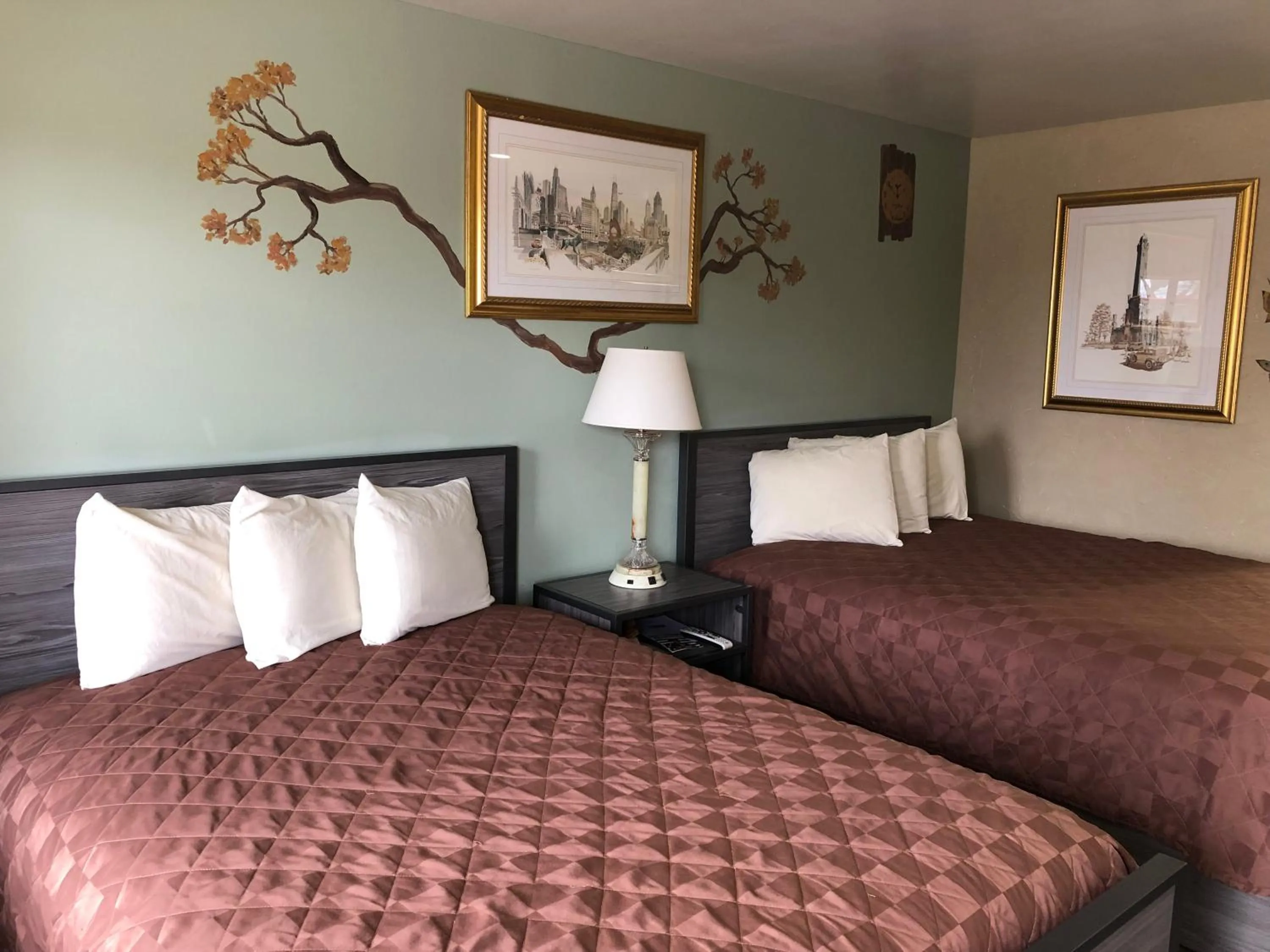 Photo of the whole room, Bed in Americas Best Value Inn - Legend's Inn