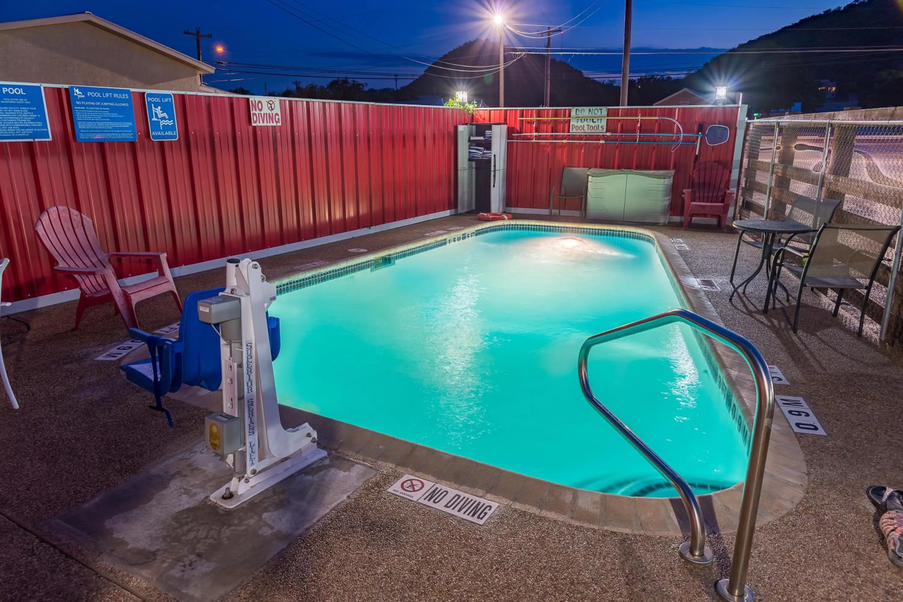 Swimming pool in Americas Best Value Inn - Legend's Inn