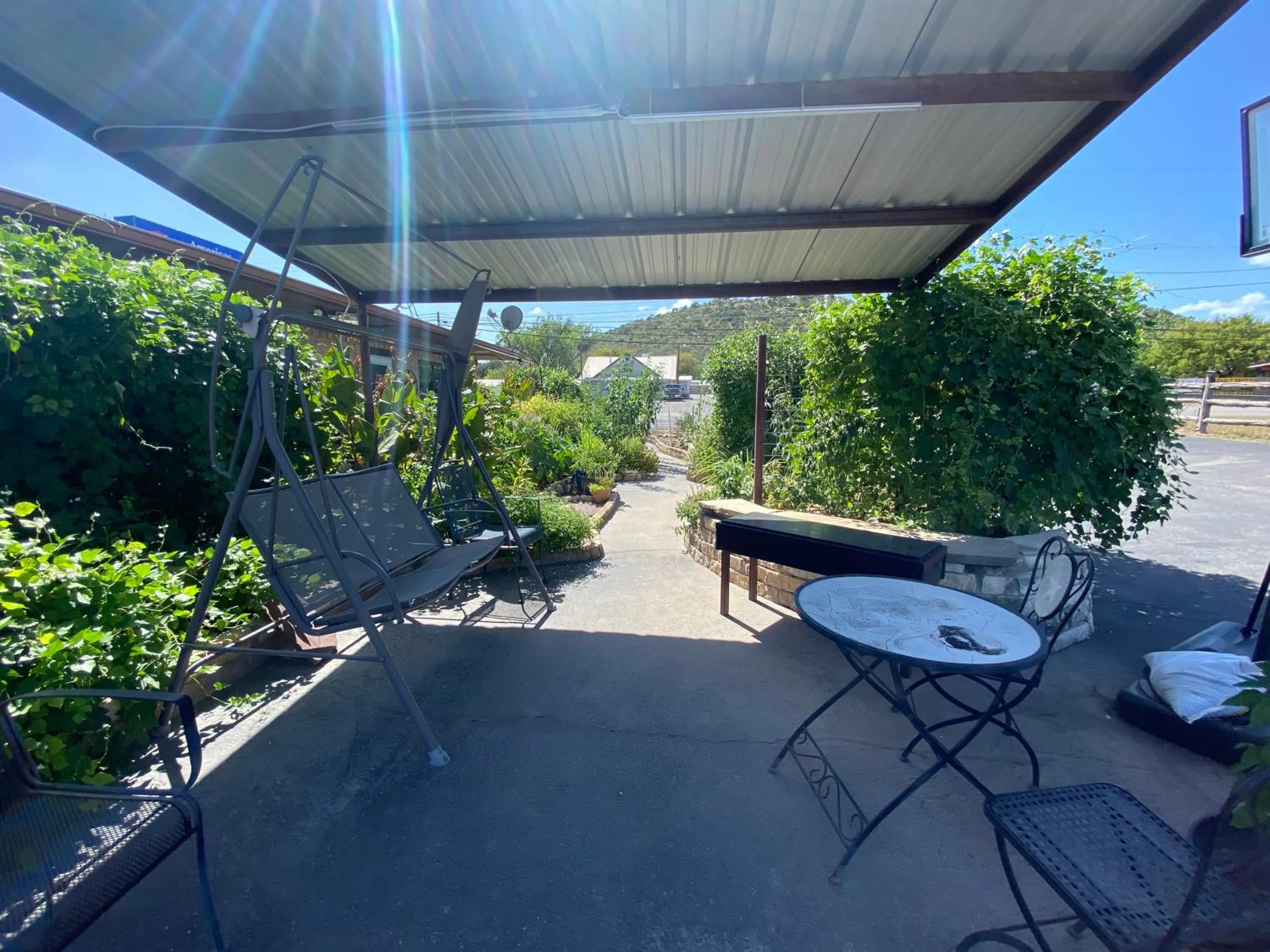 Garden view in Americas Best Value Inn - Legend's Inn