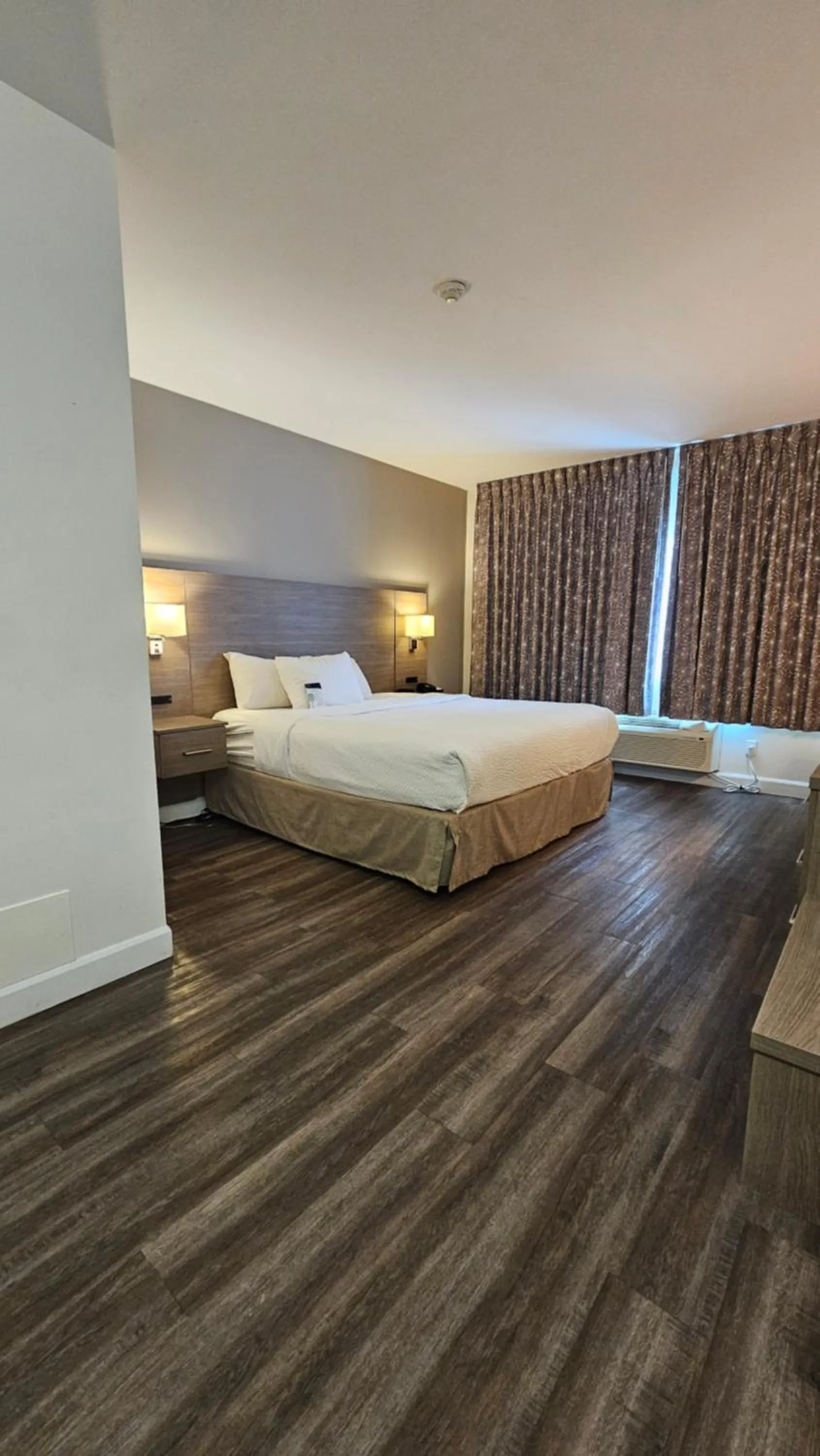 Bedroom, Bed in Motel 6 Sault Ste. Marie, ON