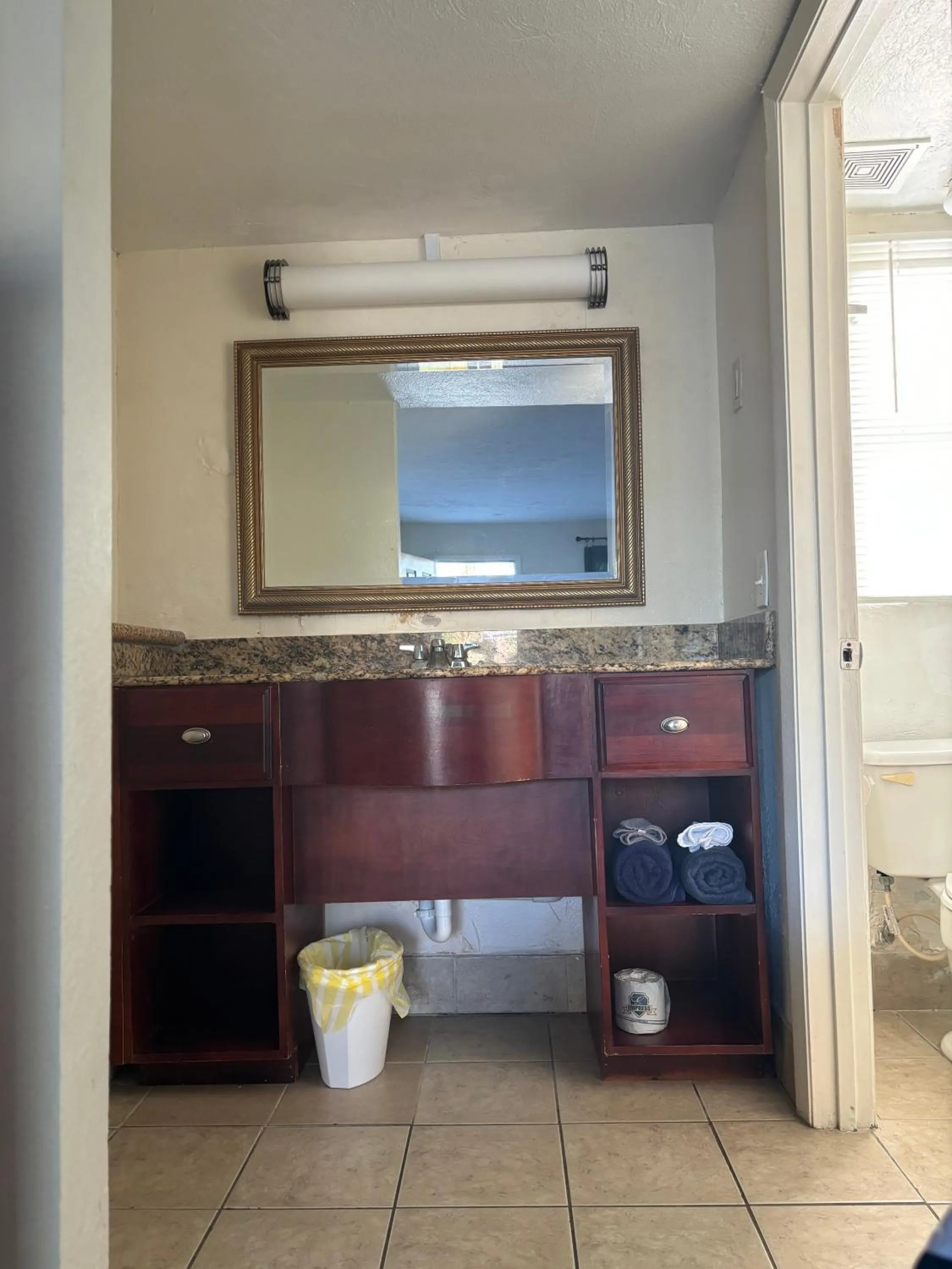 Toilet in Jasmine Garden Inn - Lake City